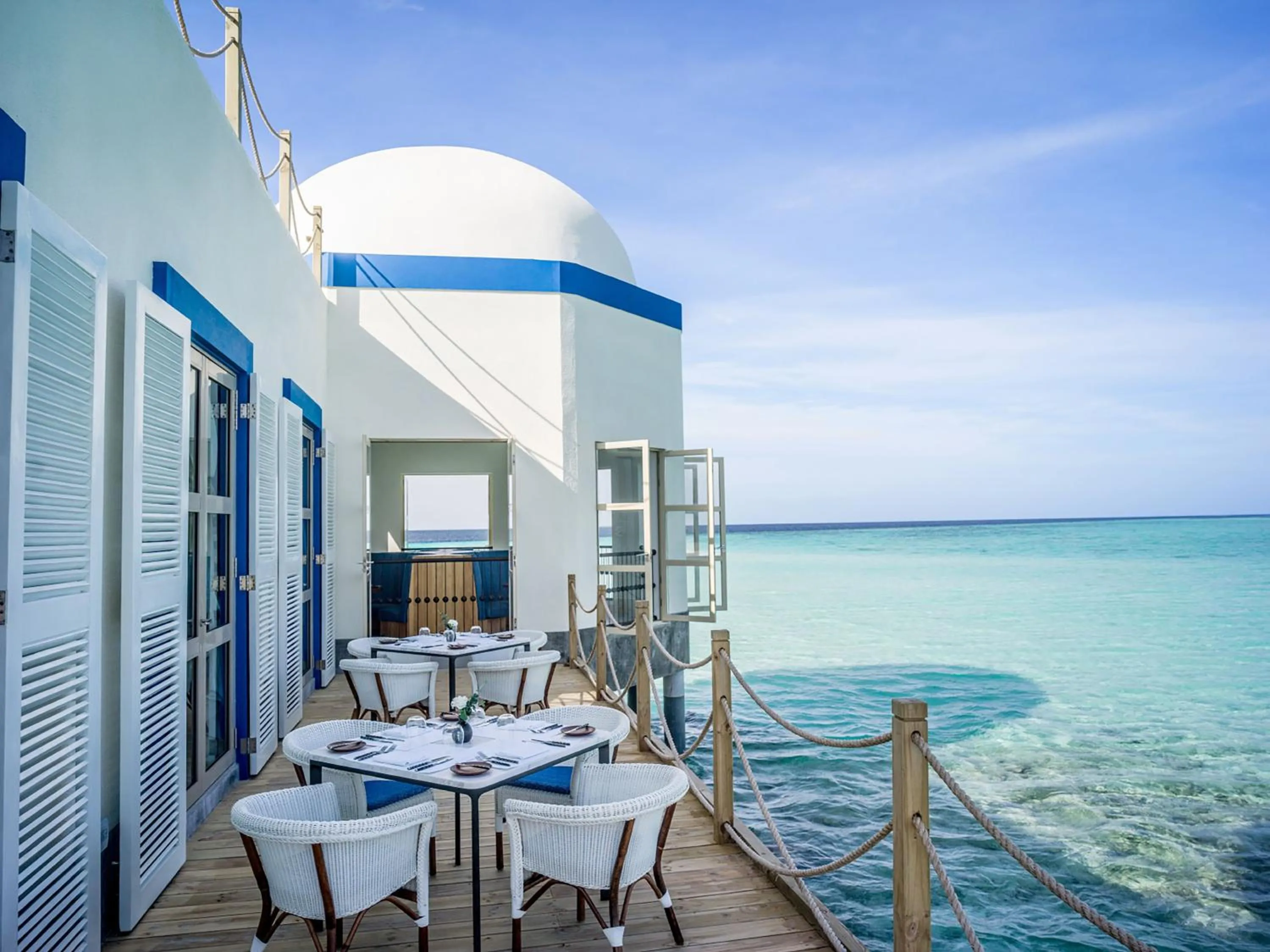 Restaurant/places to eat in Intercontinental Maldives Maamunagau Resort with Club benefits by IHG