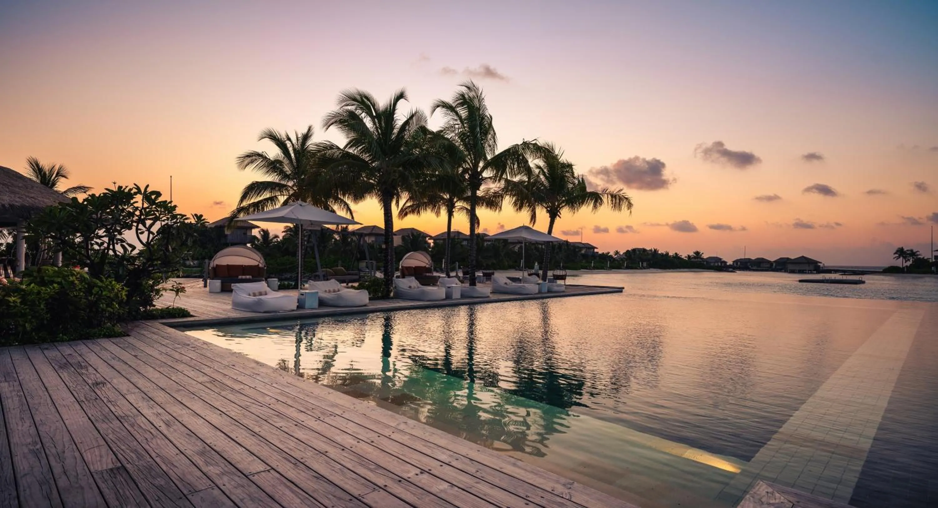 Restaurant/places to eat in Intercontinental Maldives Maamunagau Resort with Club benefits by IHG