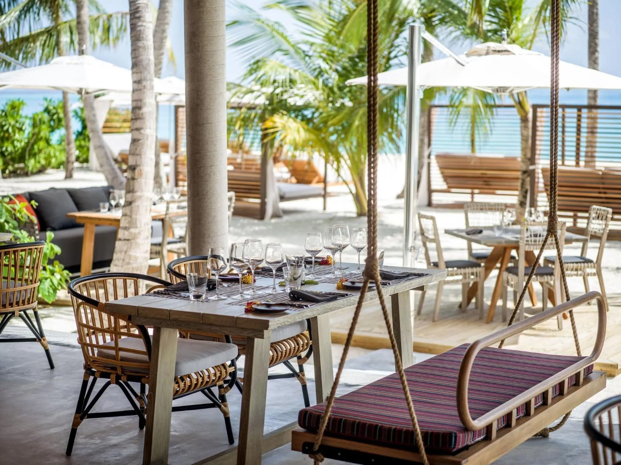 Restaurant/places to eat in Intercontinental Maldives Maamunagau Resort with Club benefits by IHG