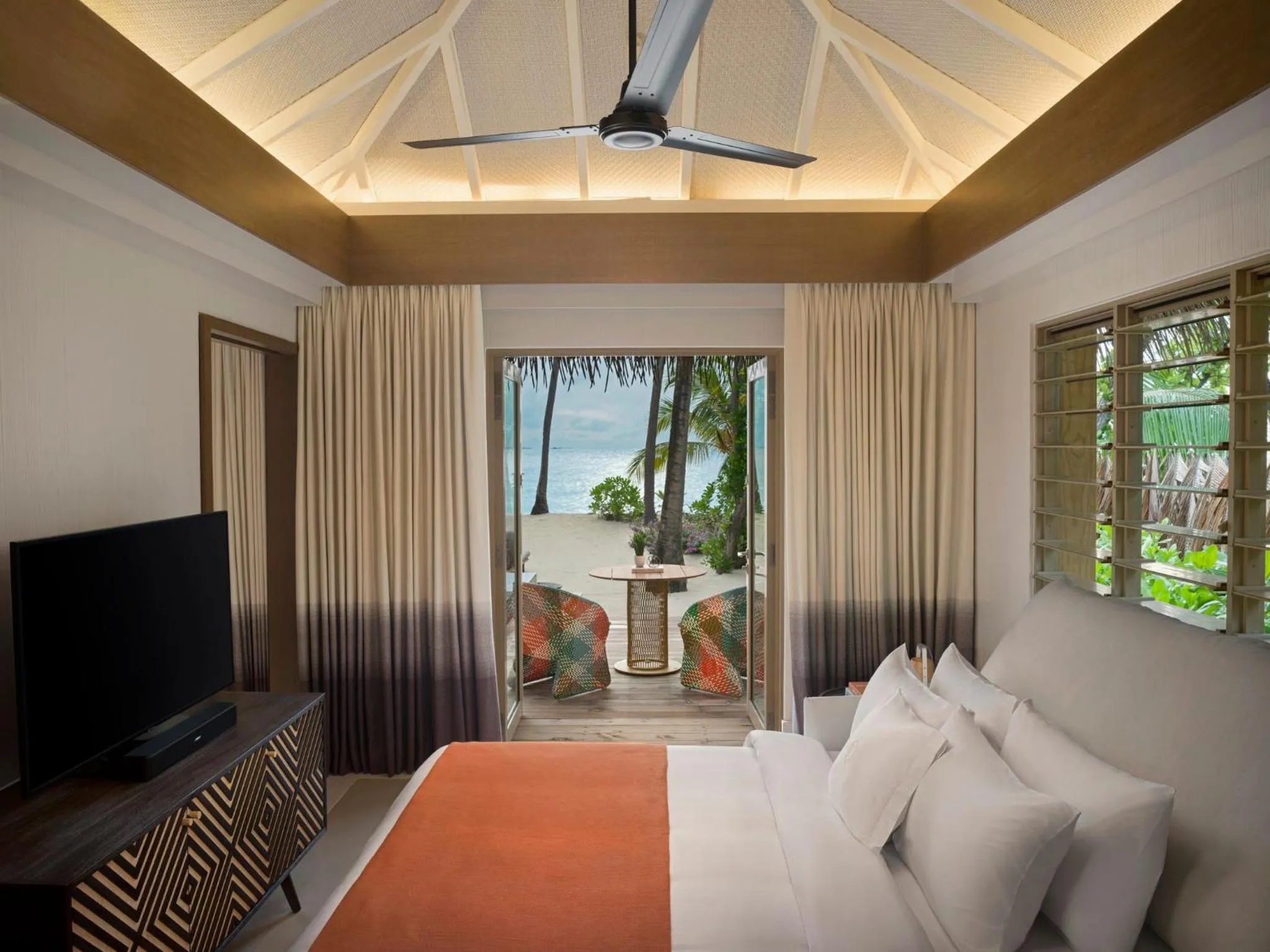 Photo of the whole room, Bed in Intercontinental Maldives Maamunagau Resort with Club benefits by IHG