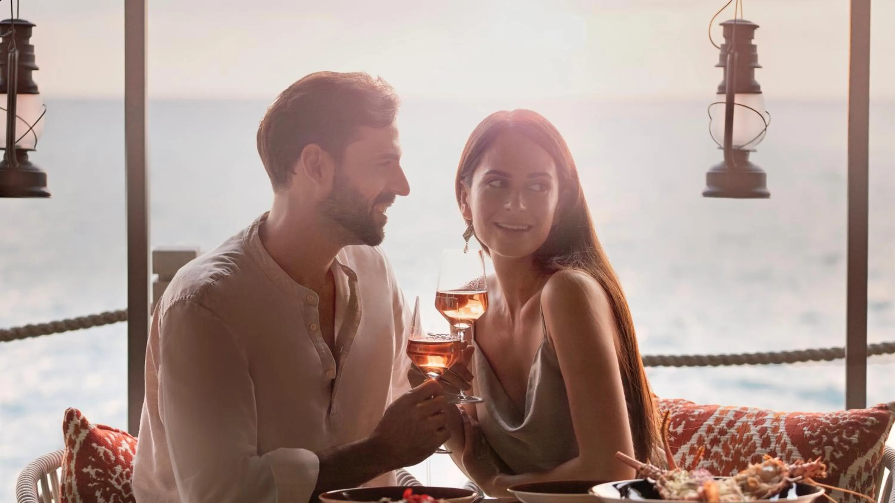 Restaurant/places to eat in Intercontinental Maldives Maamunagau Resort with Club benefits by IHG