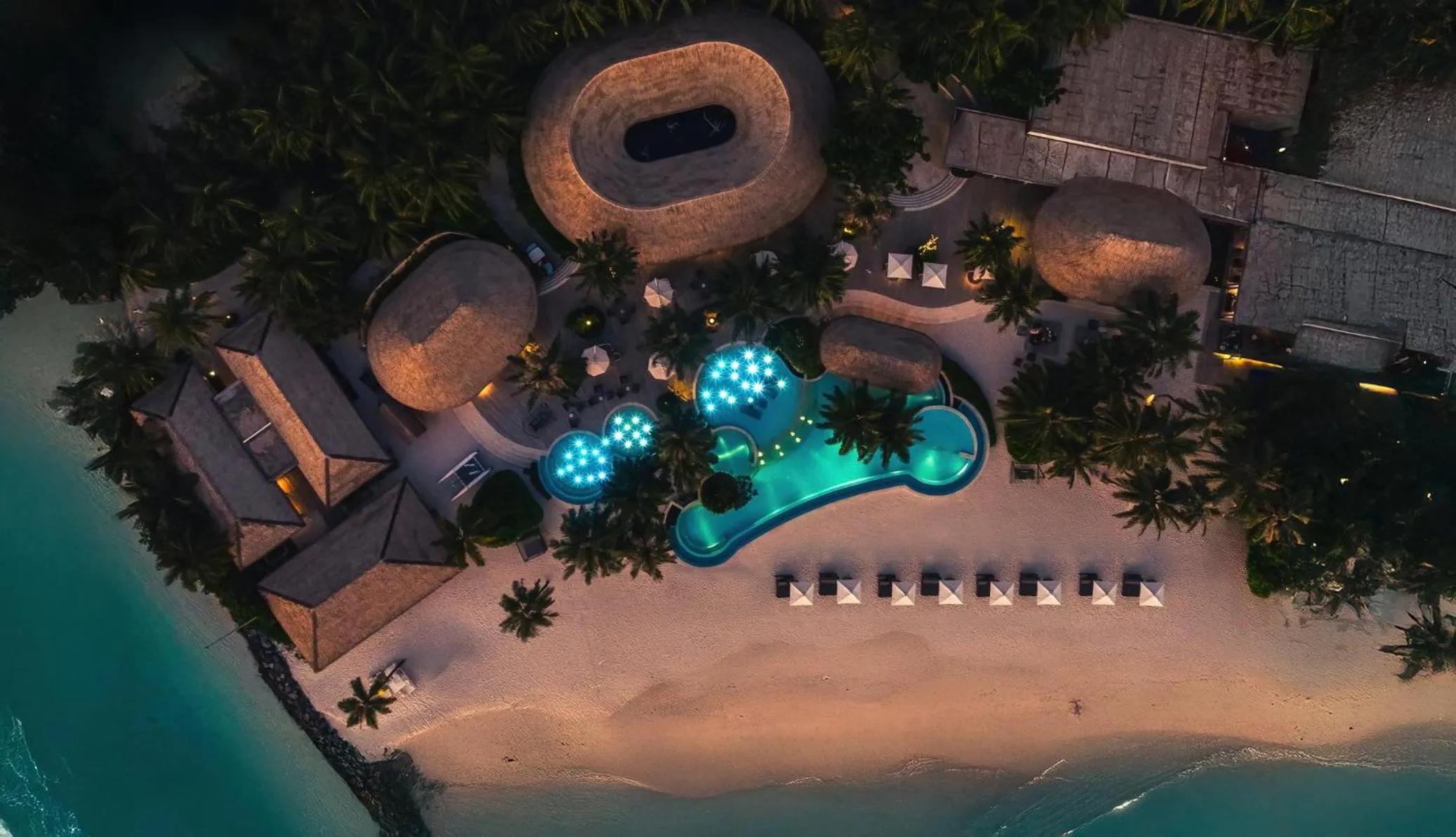 Swimming pool in Intercontinental Maldives Maamunagau Resort with Club benefits by IHG