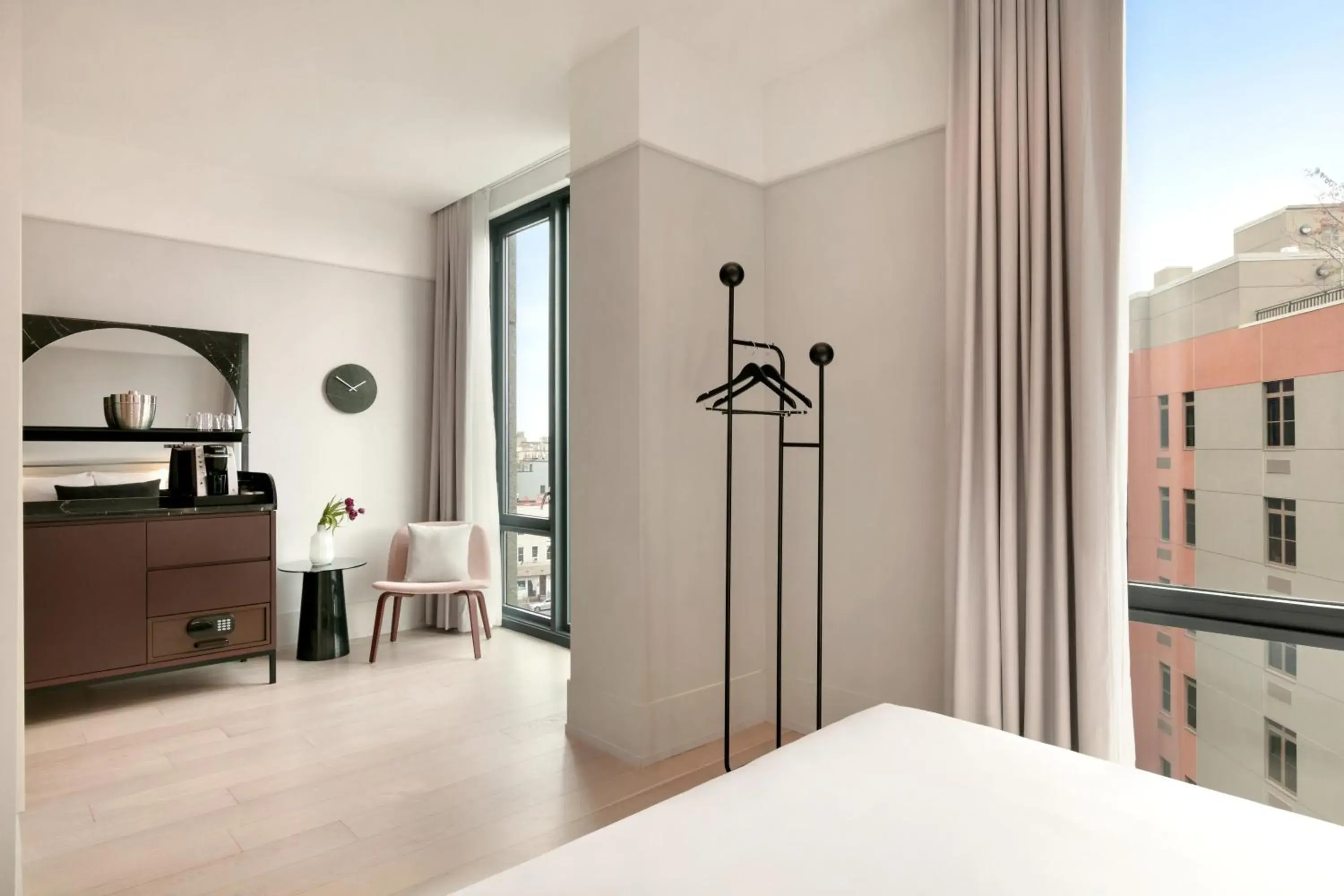 Photo of the whole room, Bed in Hotel Indigo - Williamsburg - Brooklyn by IHG Photo of the whole room, Bed in Hotel Indigo - Williamsburg - Brooklyn by IHG