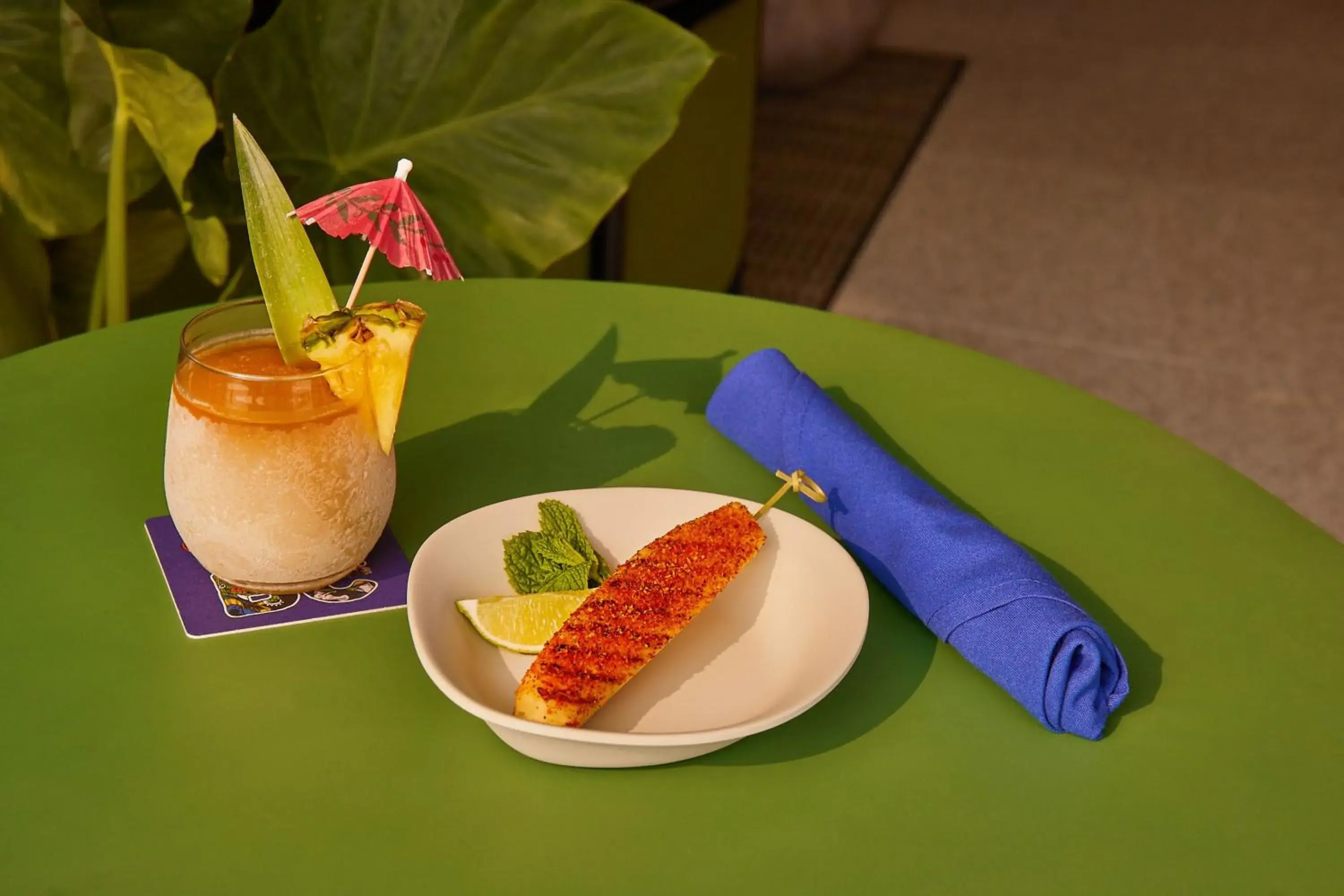 Lounge or bar in Hotel Indigo - Williamsburg - Brooklyn by IHG Lounge or bar in Hotel Indigo - Williamsburg - Brooklyn by IHG