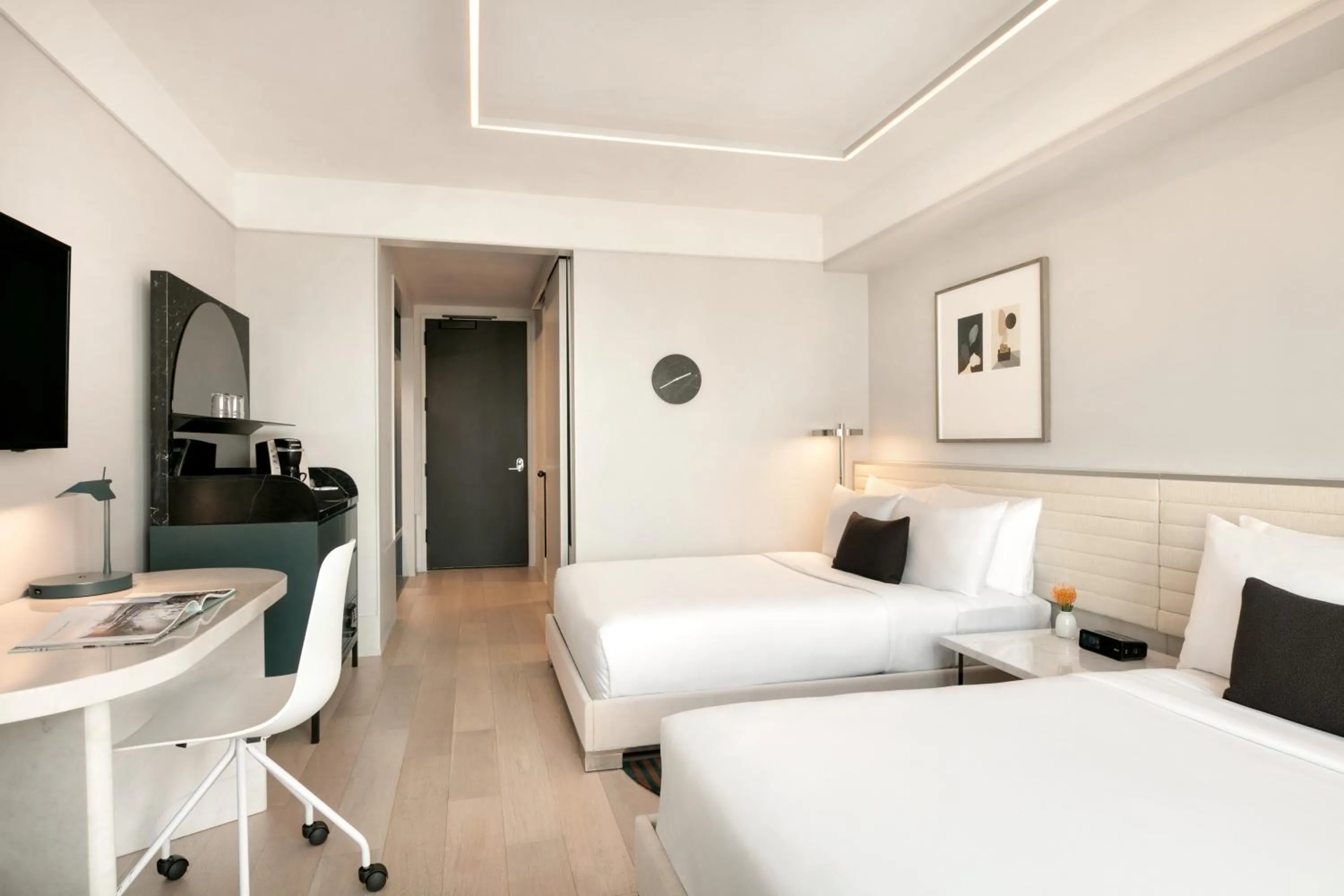 Photo of the whole room, Bed in Hotel Indigo - Williamsburg - Brooklyn by IHG