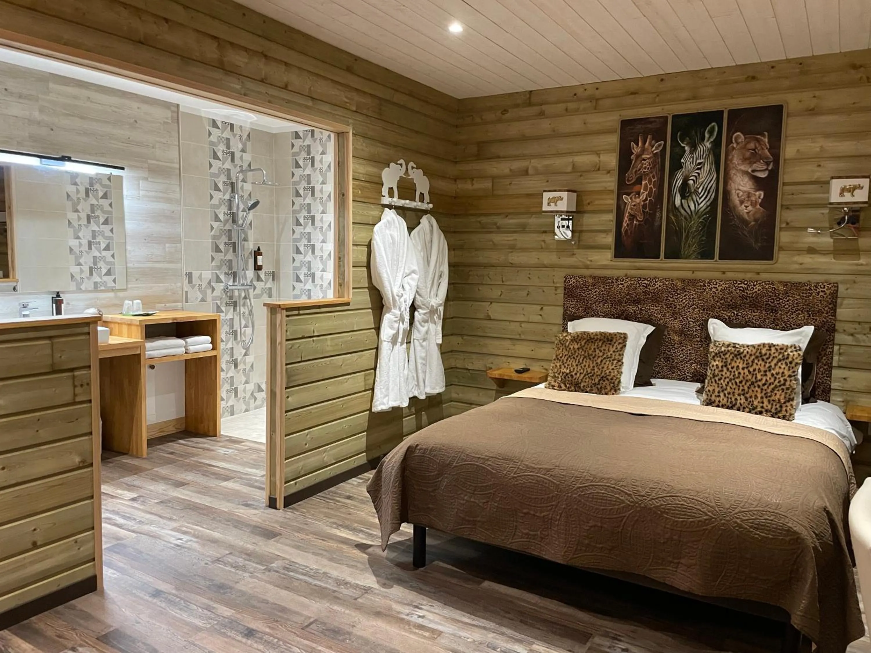 Photo of the whole room, Bed in Domaine de Roullet