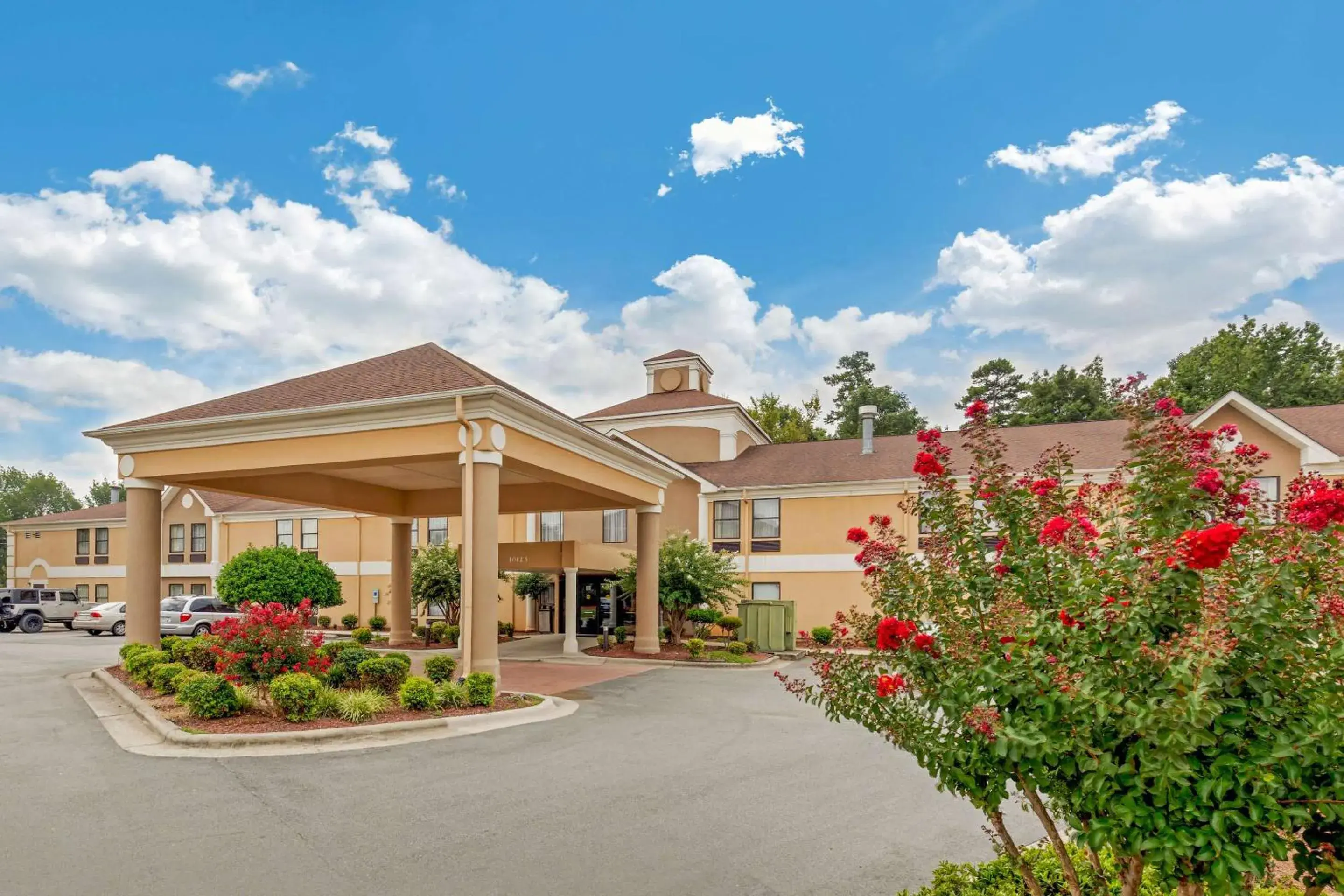 Property building in Quality Inn High Point - Archdale Property building in Quality Inn High Point - Archdale