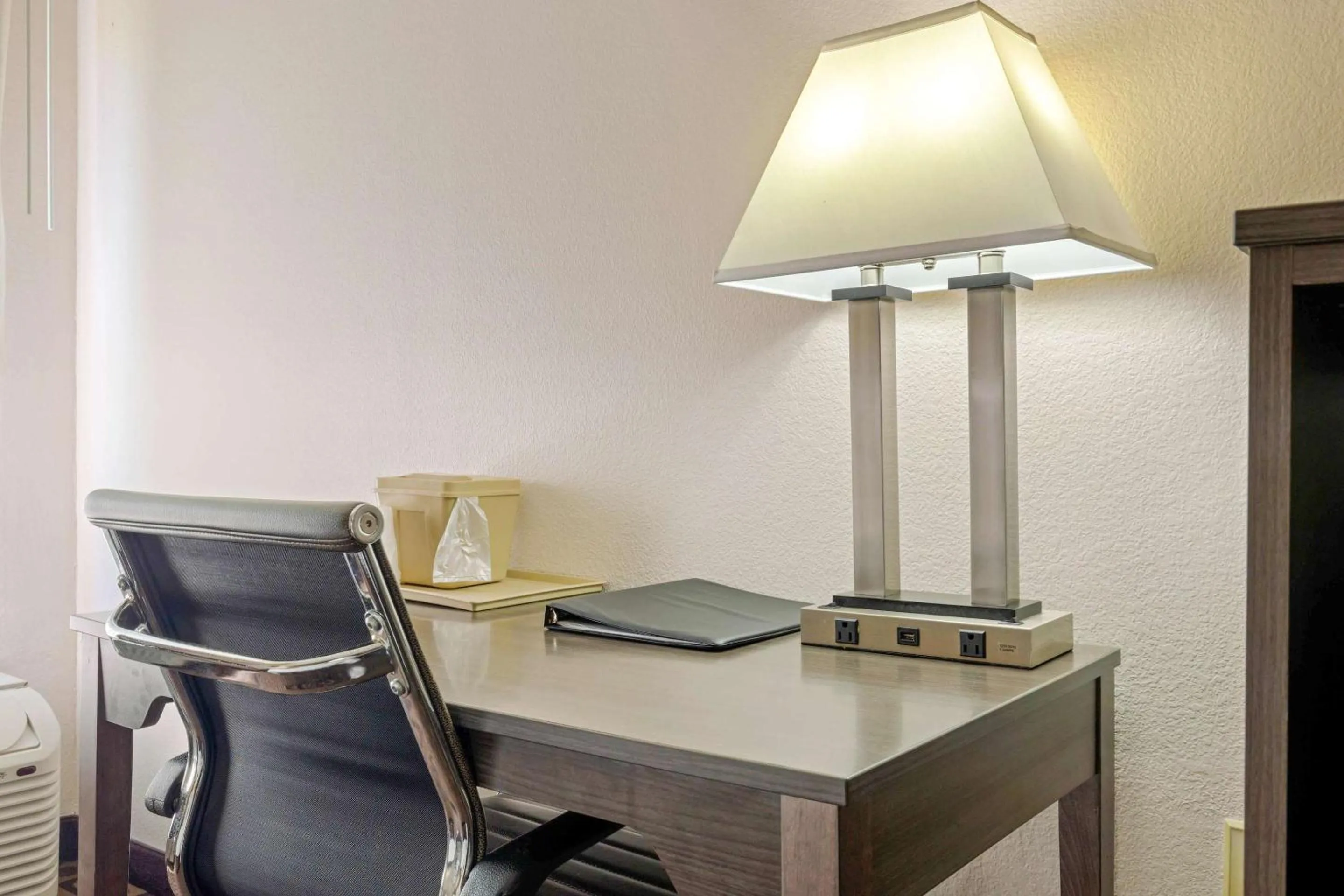 Bedroom in Quality Inn High Point - Archdale