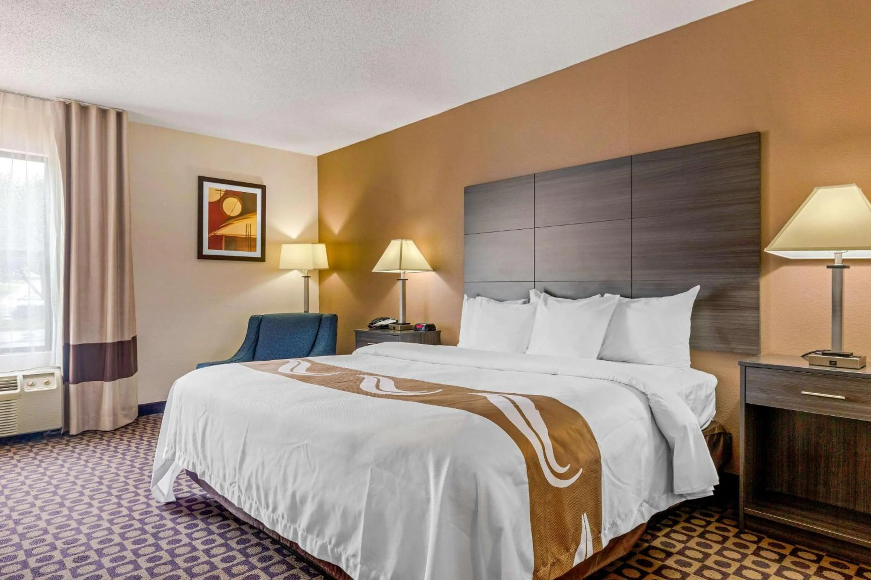 Bedroom, Bed in Quality Inn High Point - Archdale
