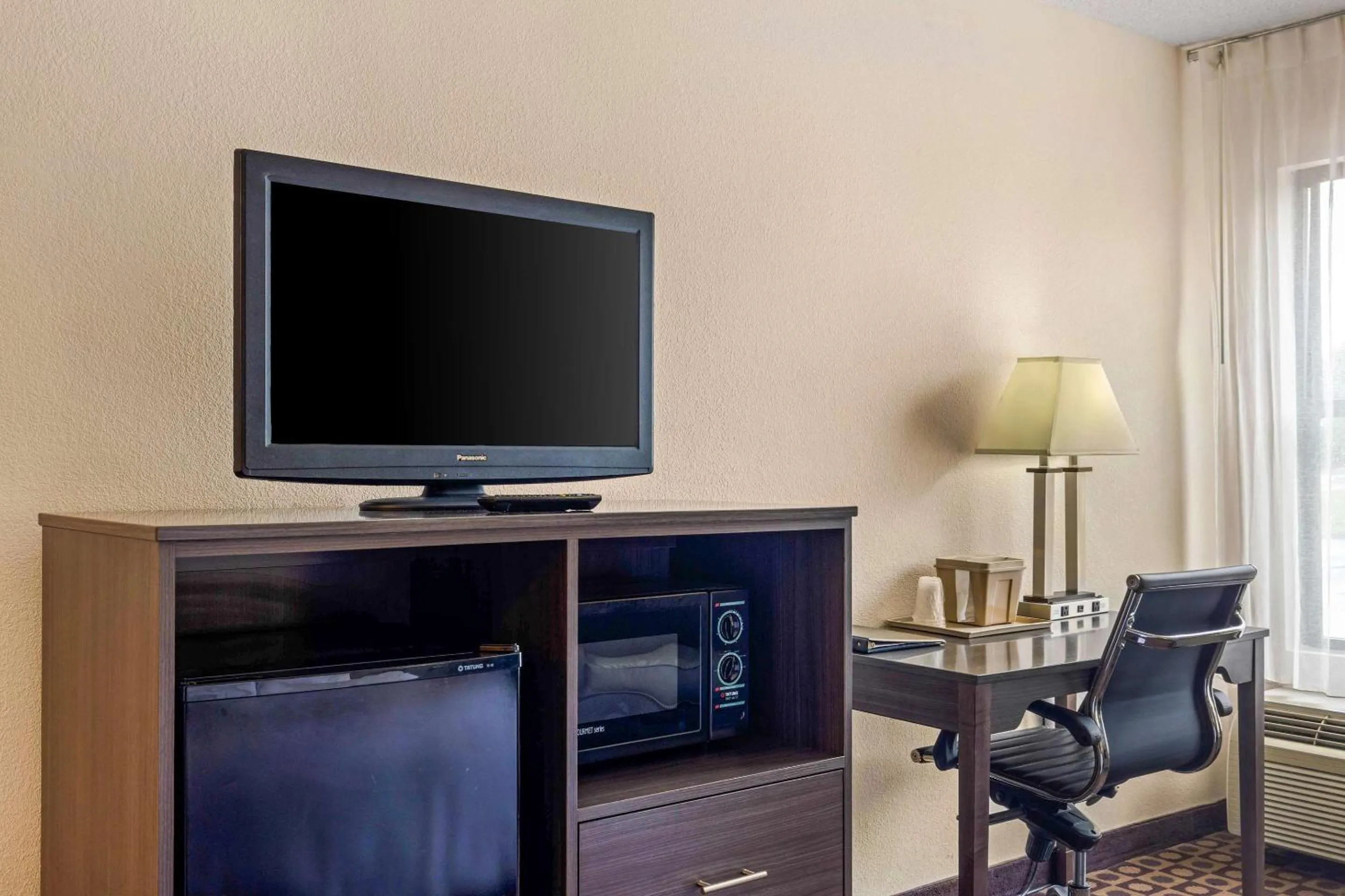 Bedroom in Quality Inn High Point - Archdale