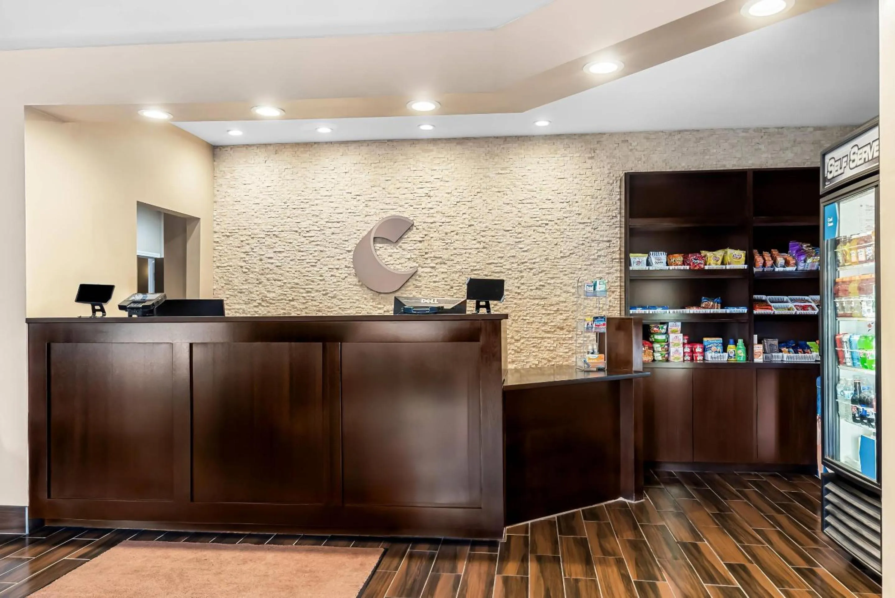 Lobby or reception in Comfort Suites near Camp Lejeune