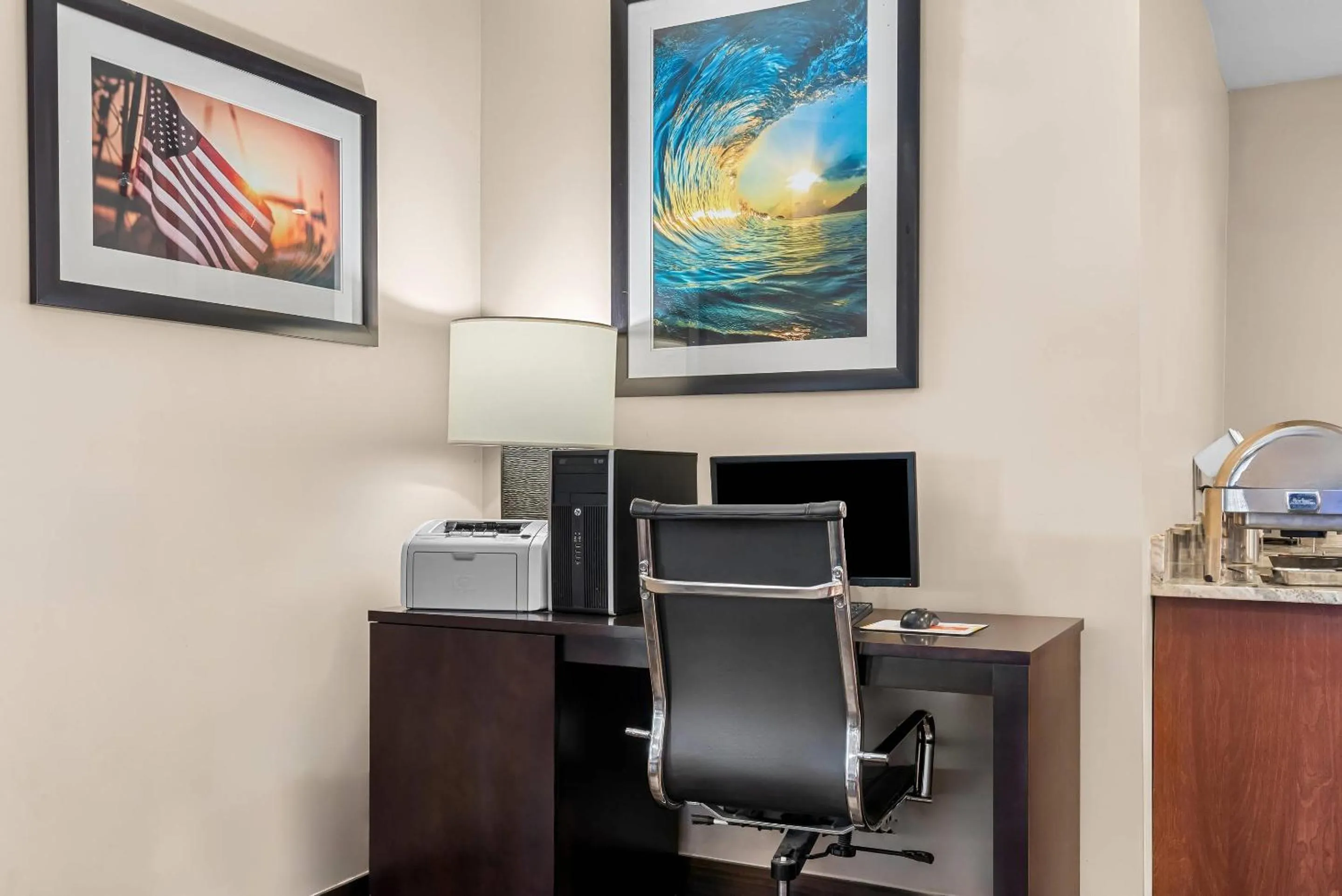 Lobby or reception in Comfort Suites near Camp Lejeune