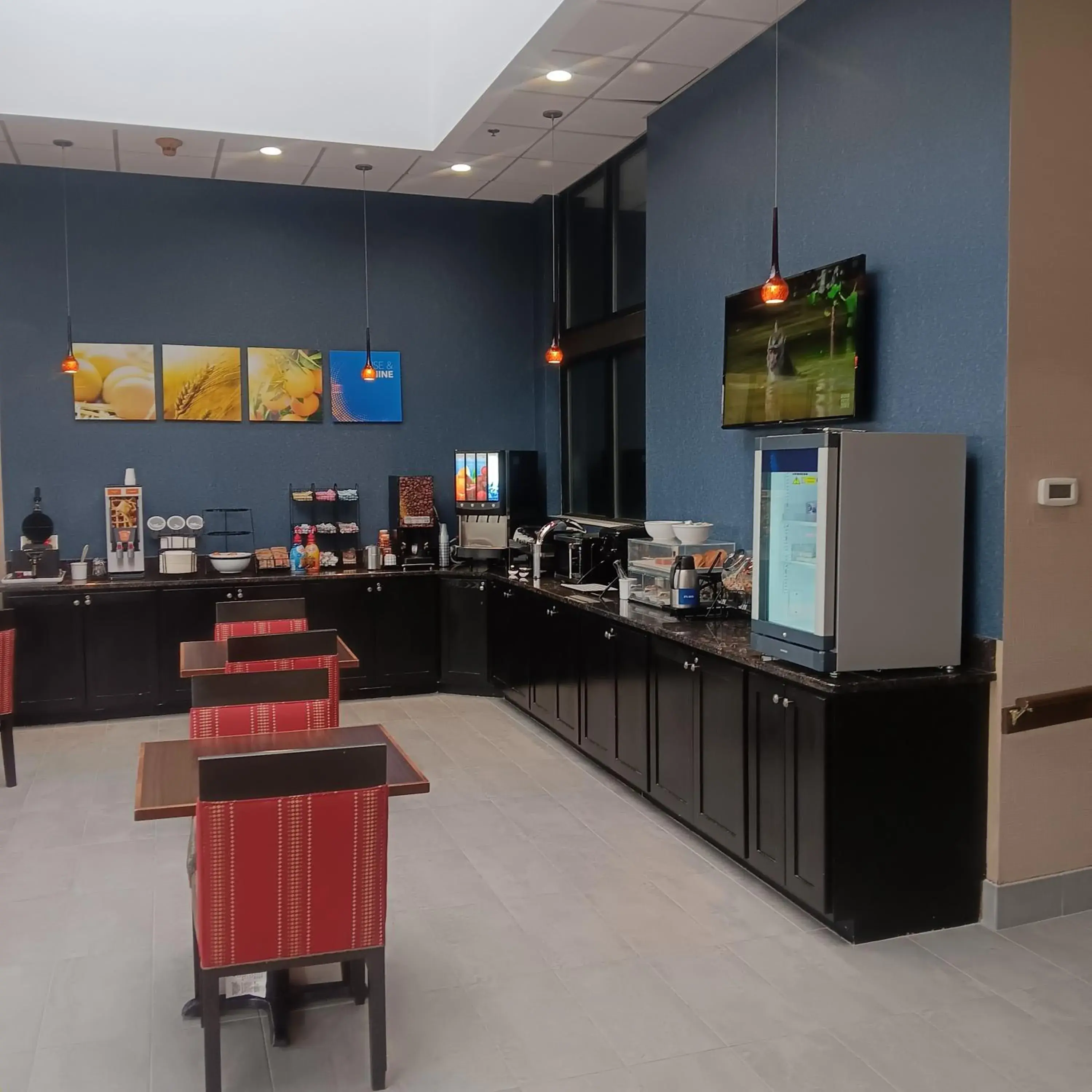 Breakfast in Comfort Inn North of Asheville Breakfast in Comfort Inn North of Asheville