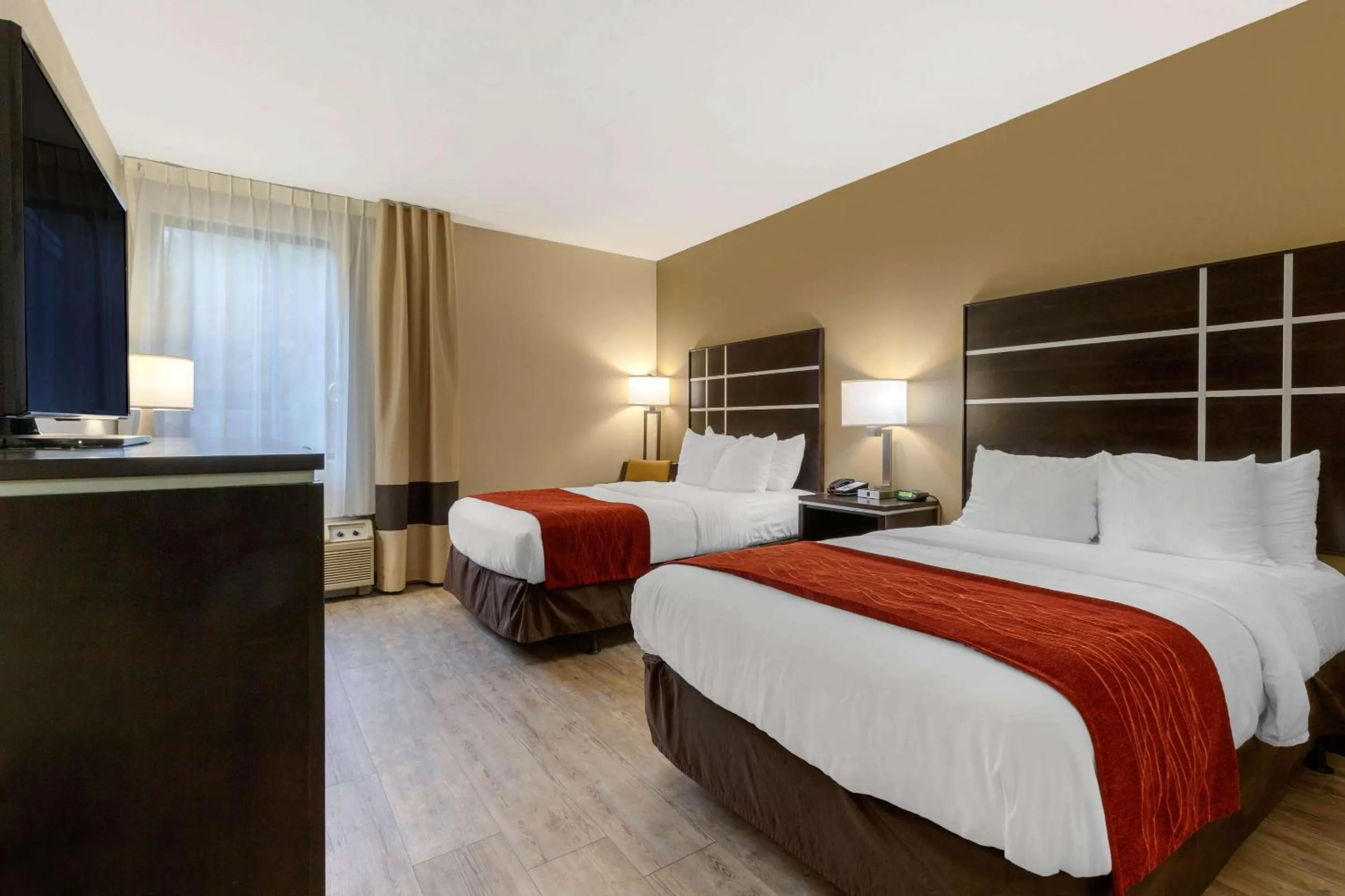 Bedroom, Bed in Comfort Inn North of Asheville