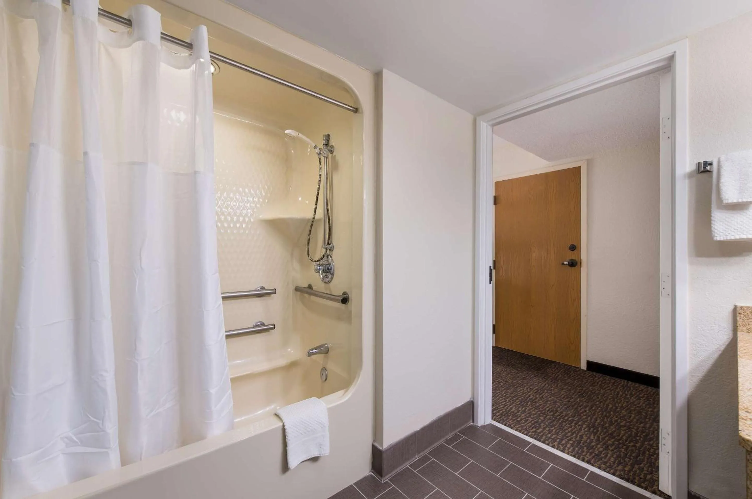 Bedroom in Sleep Inn Northlake