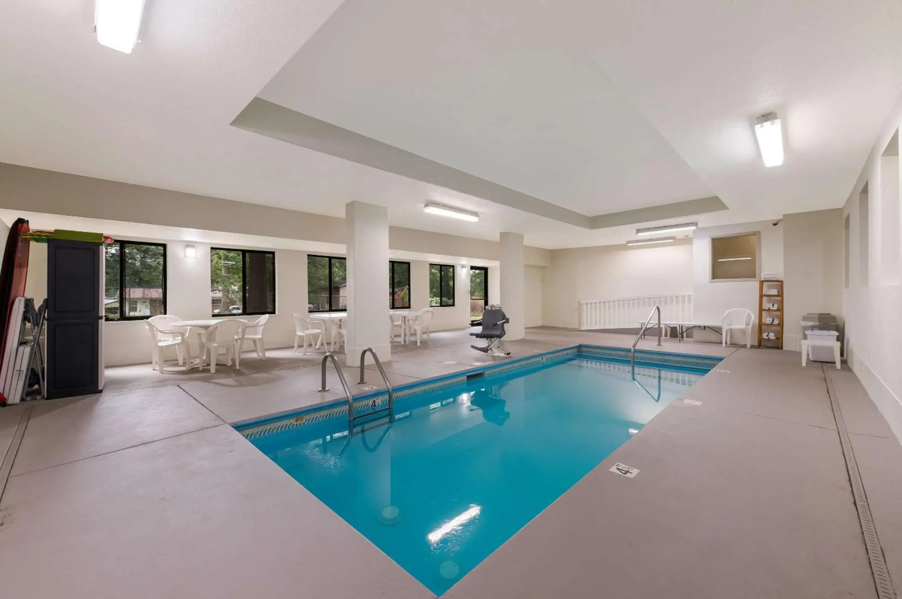 Swimming pool in Sleep Inn Northlake Swimming pool in Sleep Inn Northlake