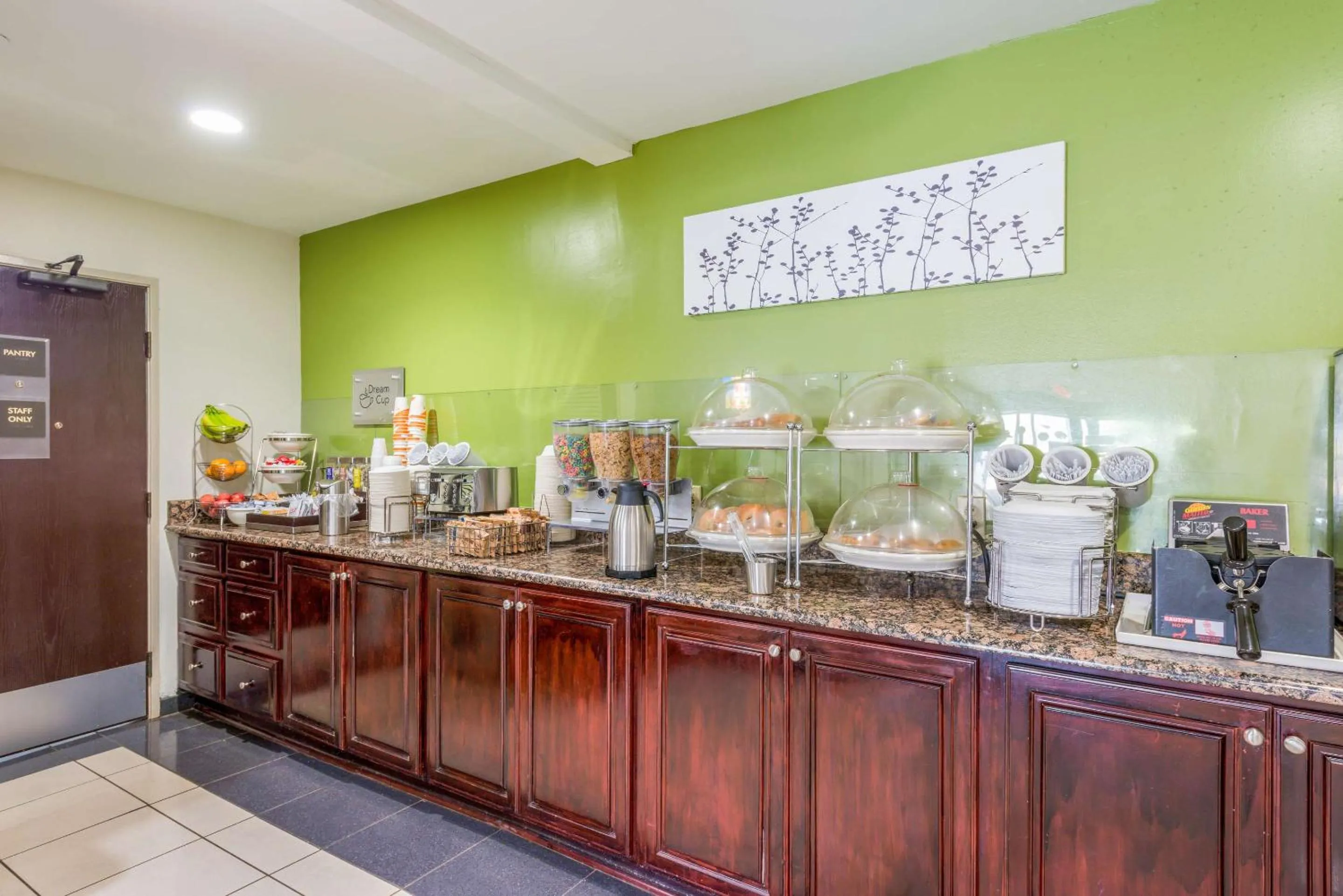 Breakfast in Sleep Inn Statesville I-40