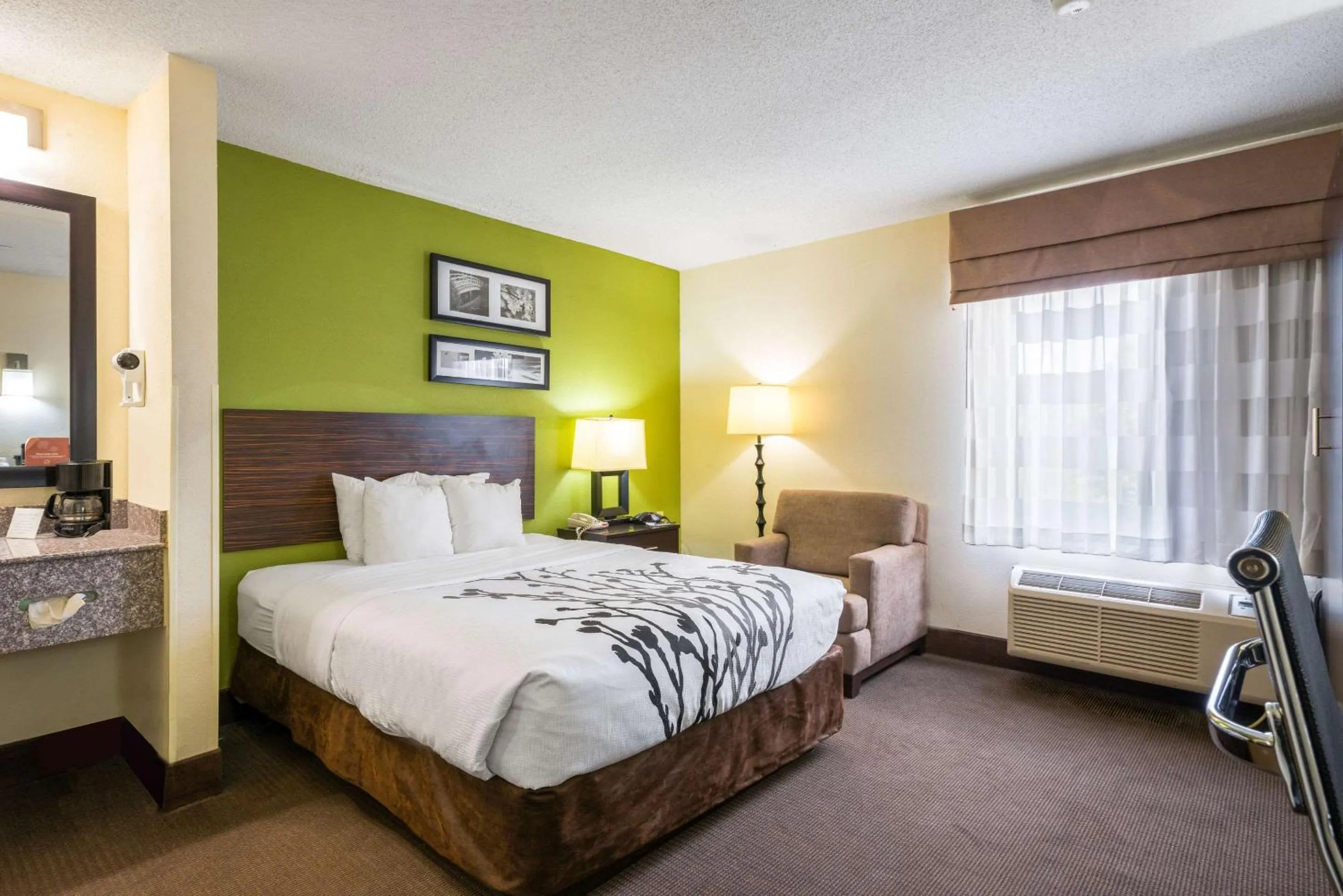 Photo of the whole room, Bed in Sleep Inn Statesville I-40