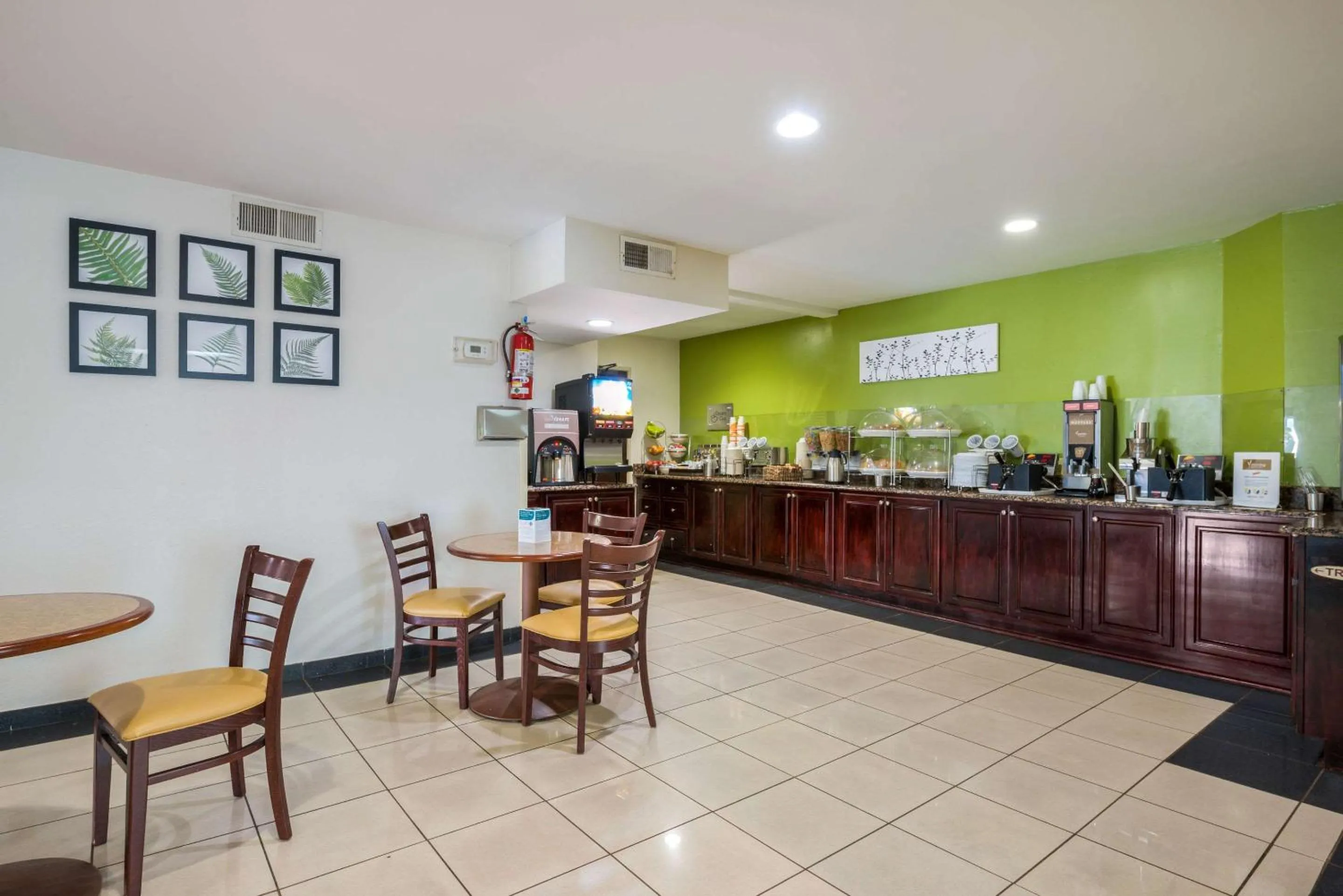 Restaurant/places to eat in Sleep Inn Statesville I-40