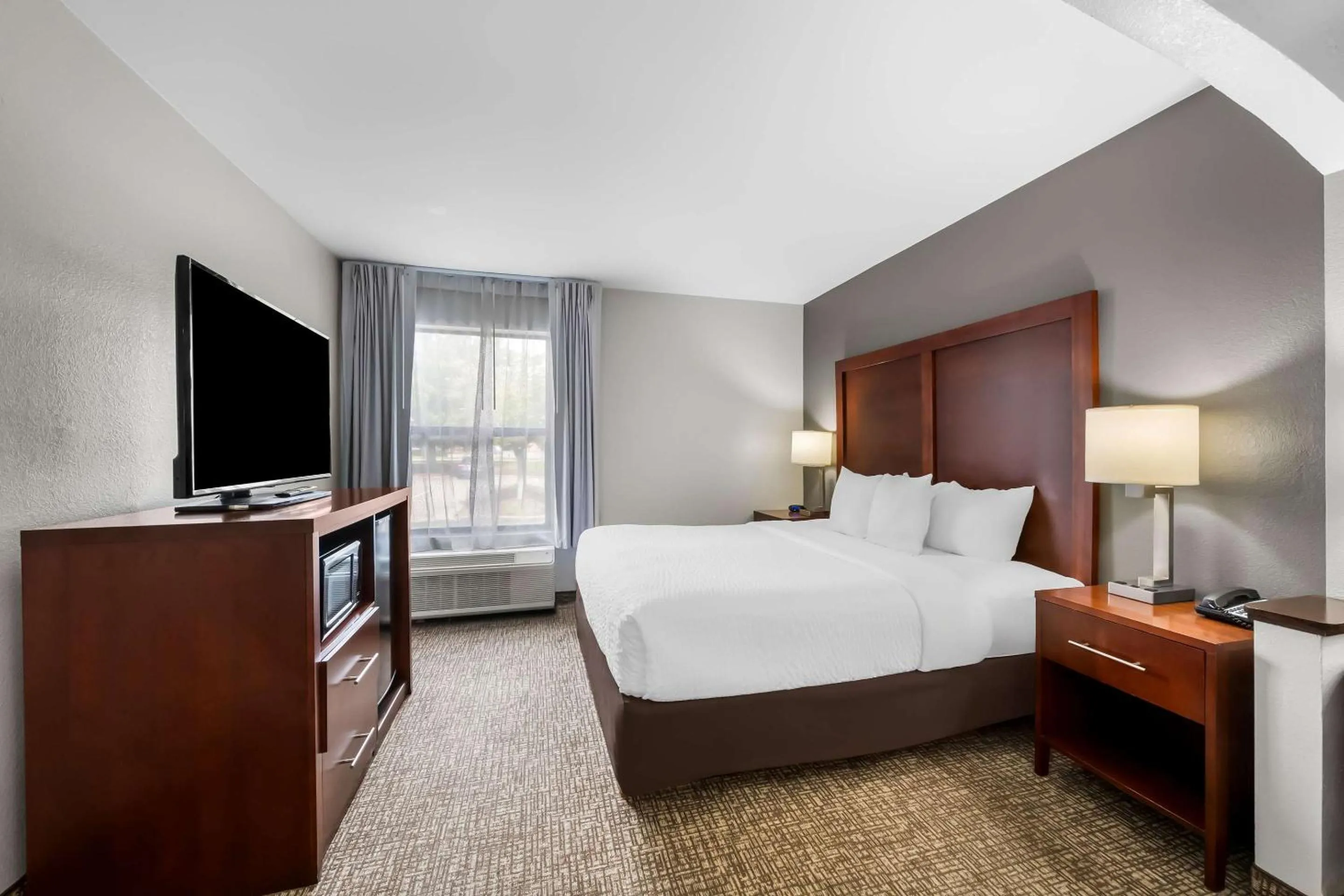 Bedroom, Bed in Comfort Inn Apex - Holly Springs