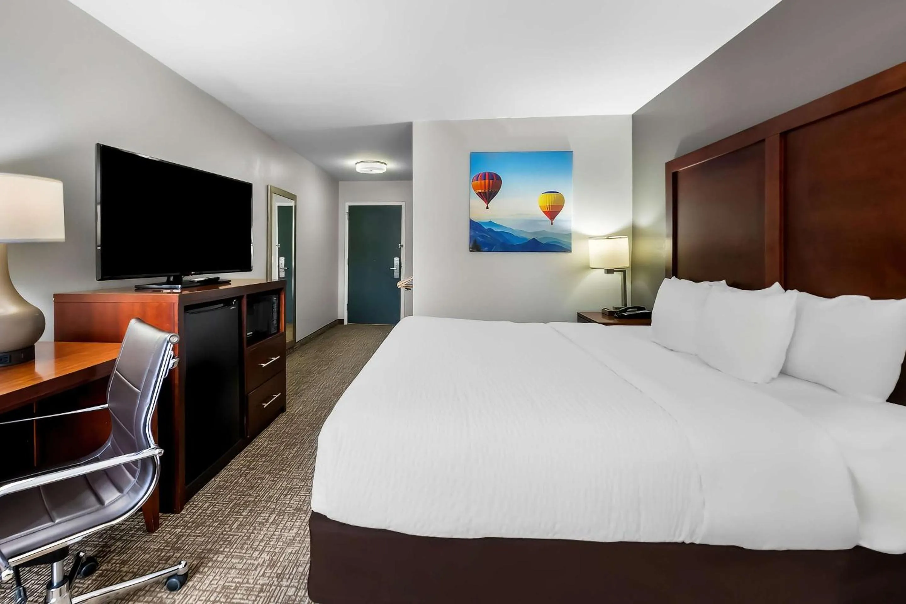 Bedroom, Bed in Comfort Inn Apex - Holly Springs