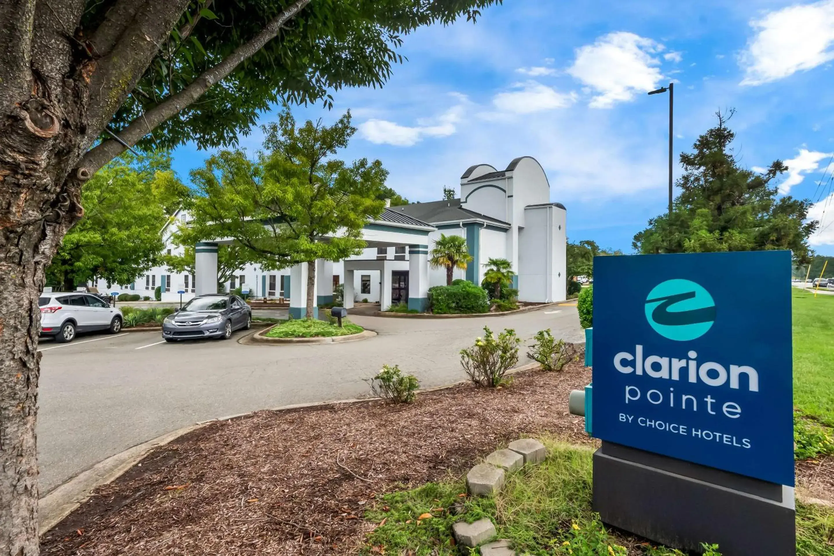 Property building in Comfort Inn Apex - Holly Springs Property building in Comfort Inn Apex - Holly Springs