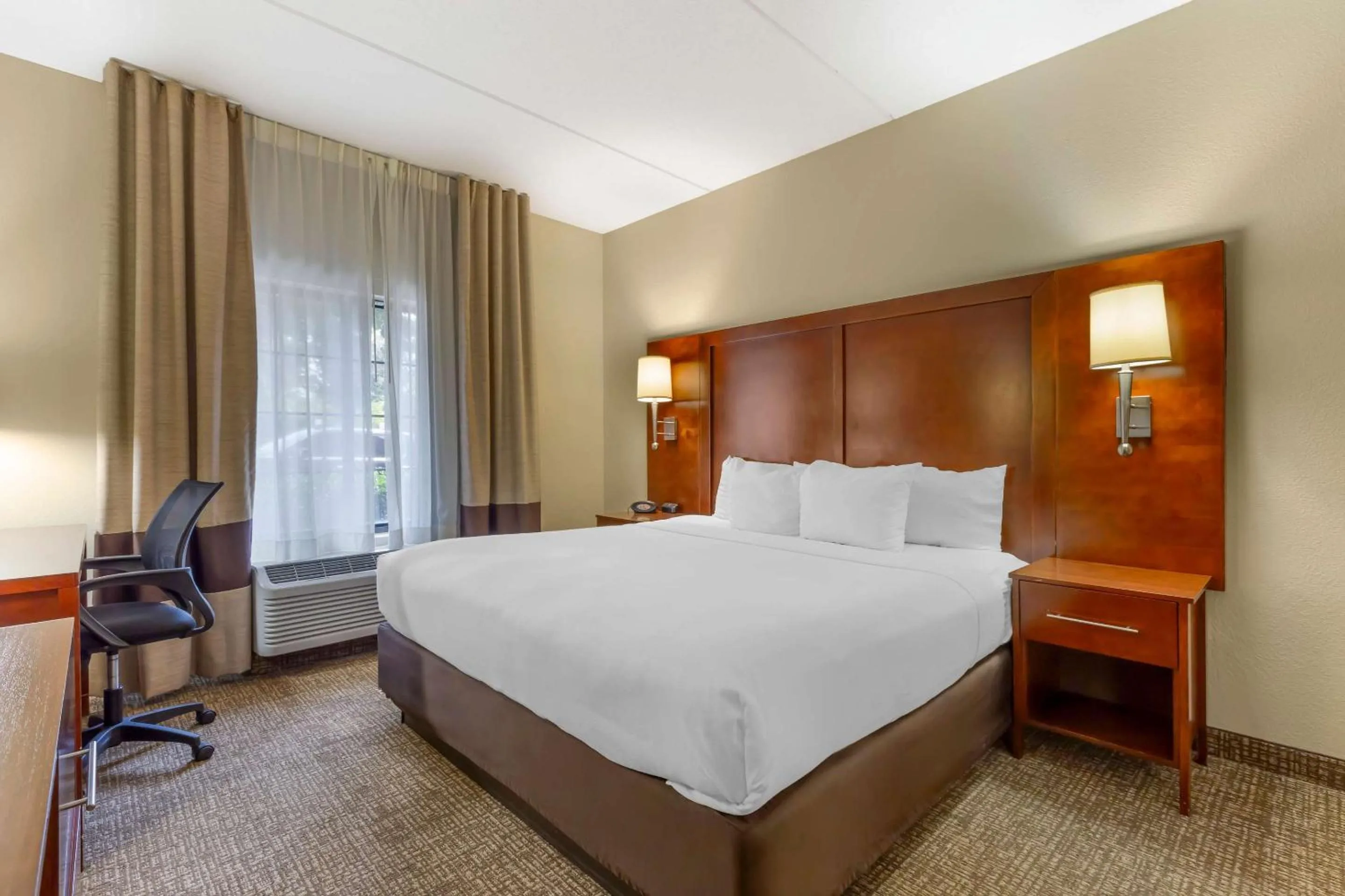 Bedroom, Bed in Comfort Suites Regency Park