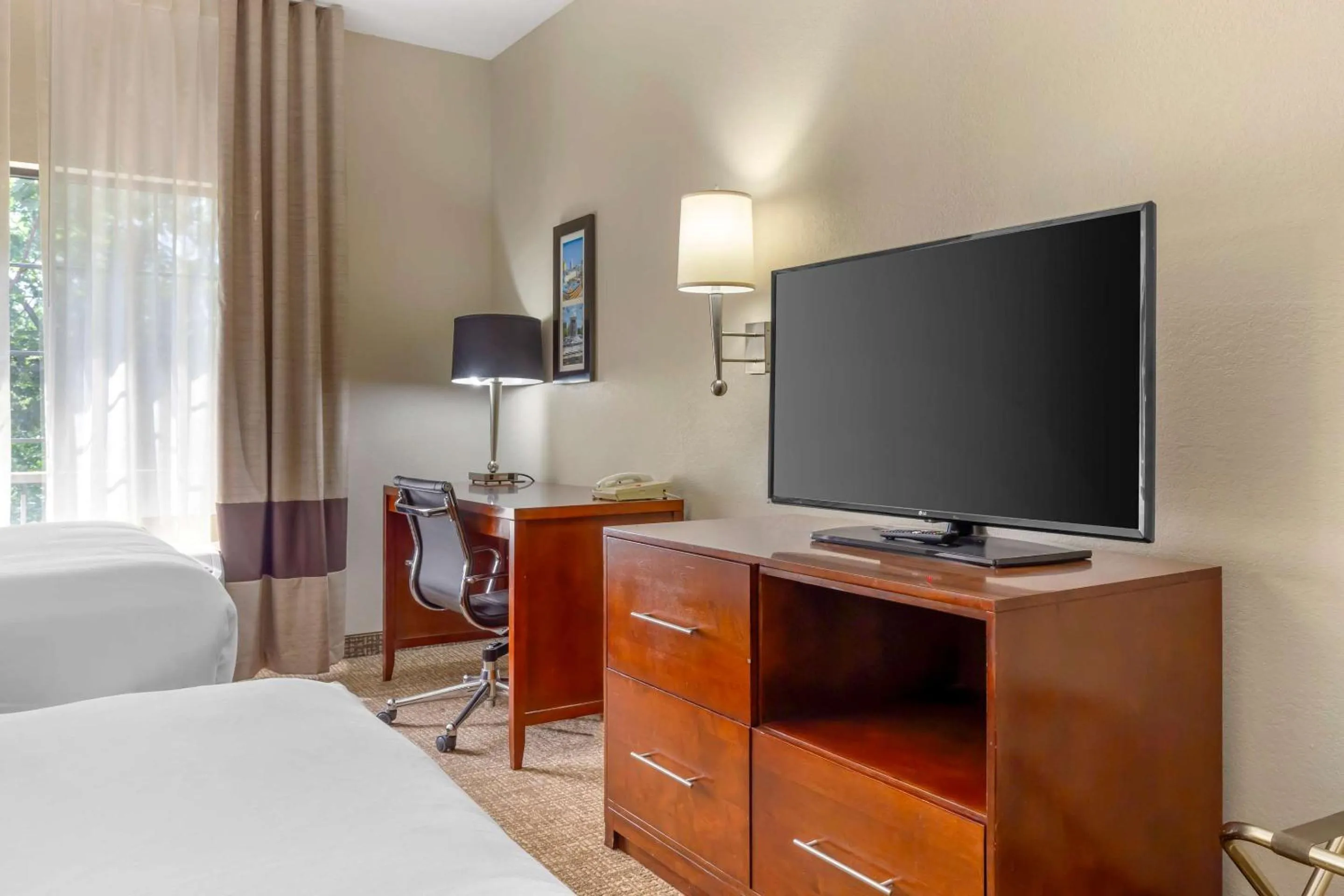 Bedroom, Bed in Comfort Suites Regency Park