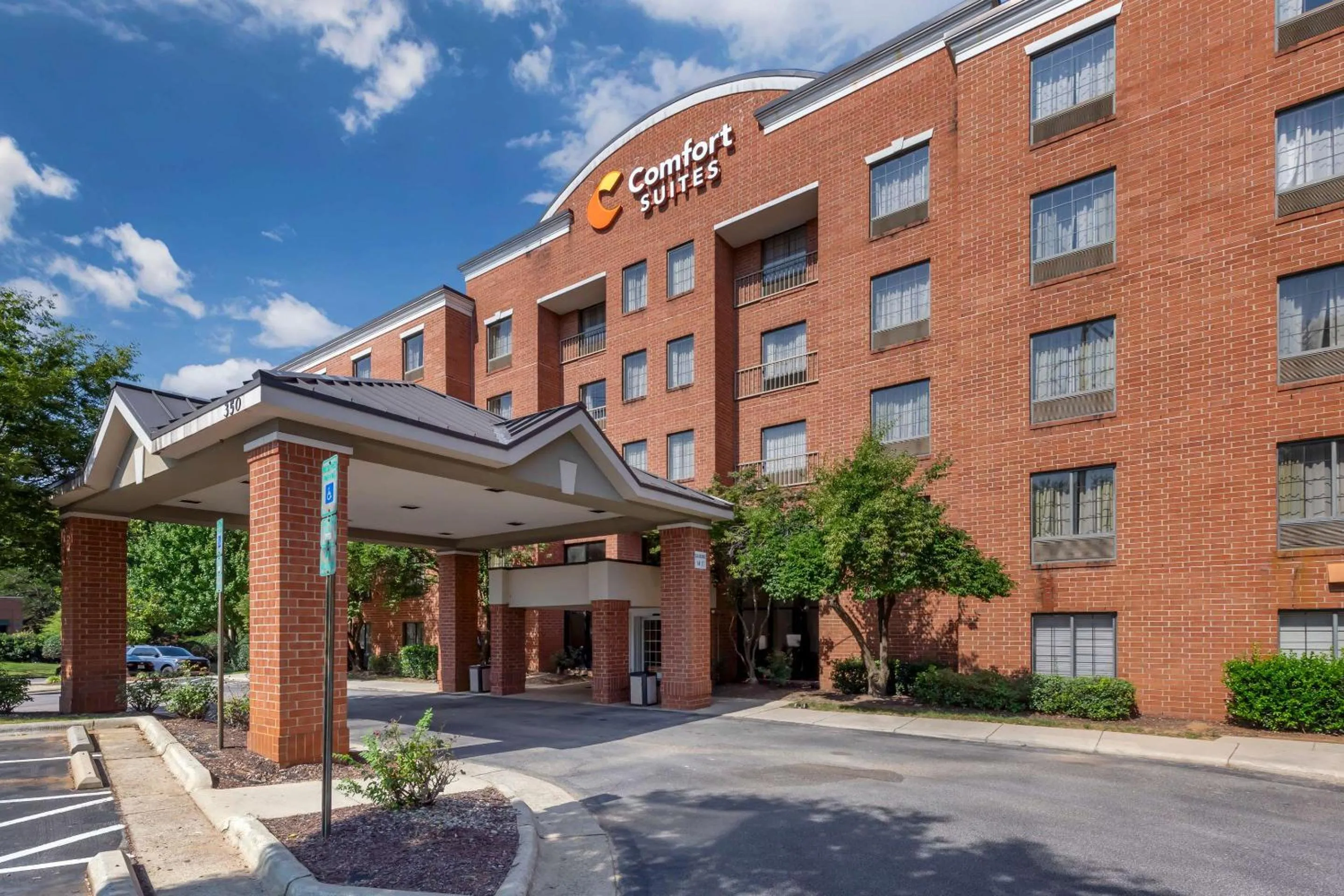 Property building in Comfort Suites Regency Park