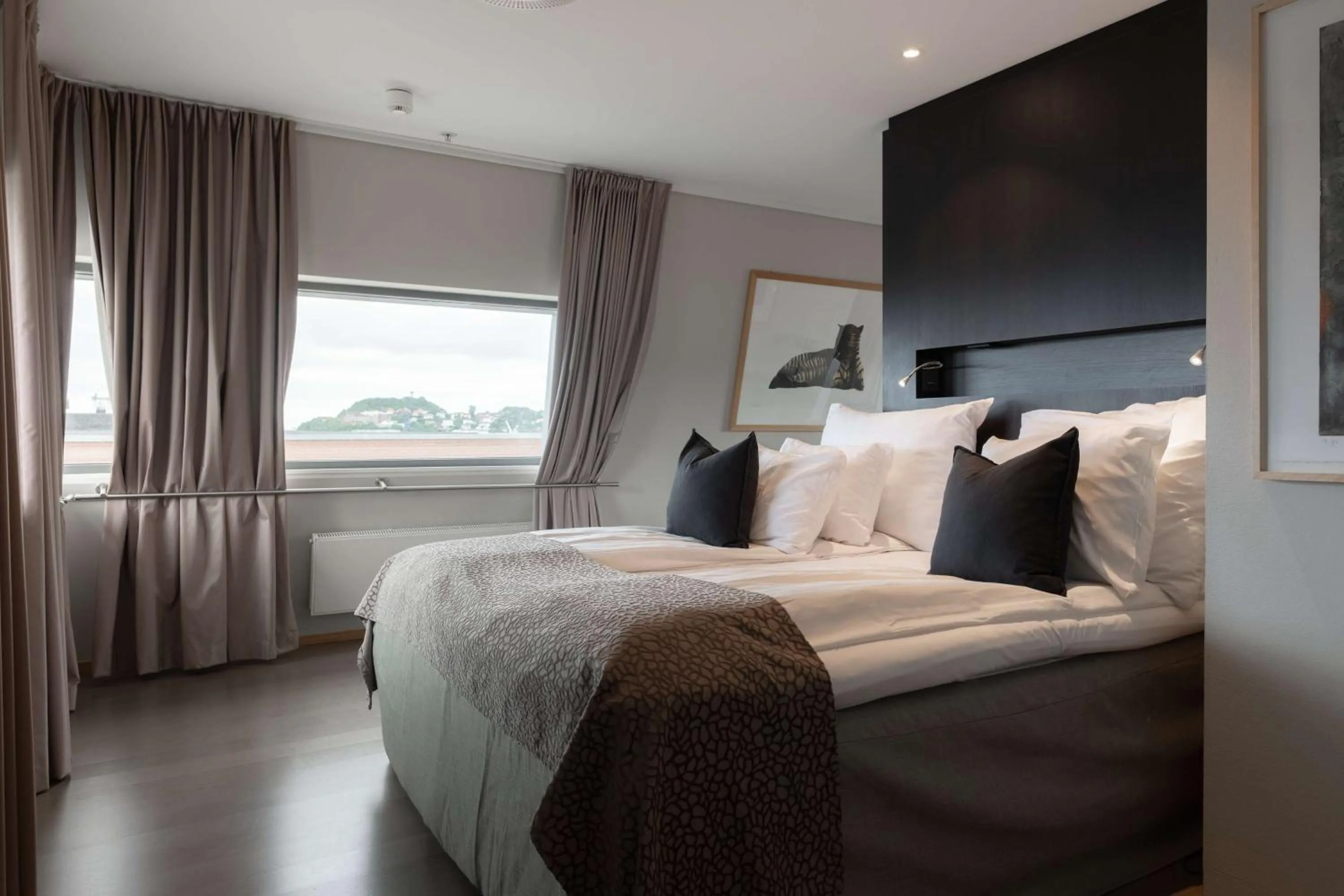 Photo of the whole room, Bed in Scandic Nidelven