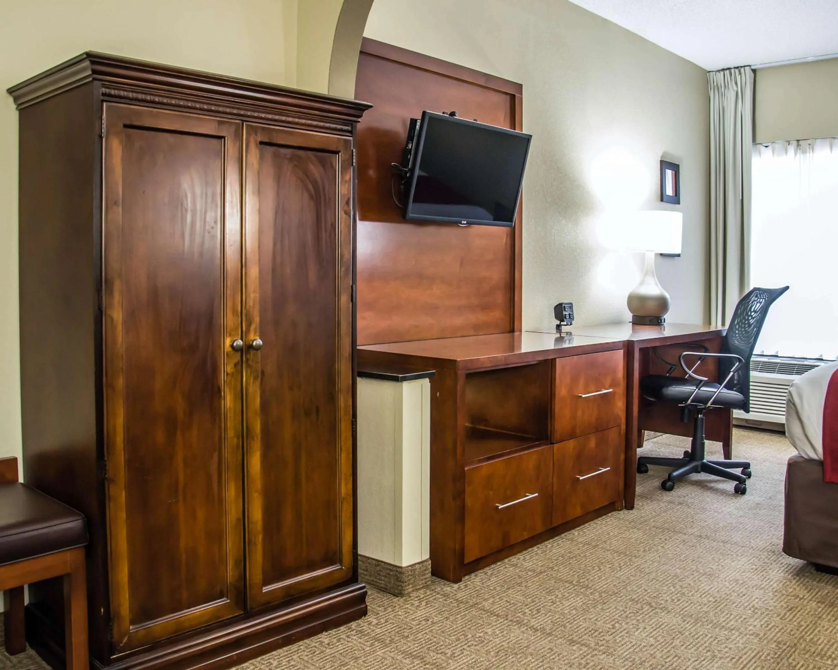 Bedroom in Comfort Suites University - Research Park