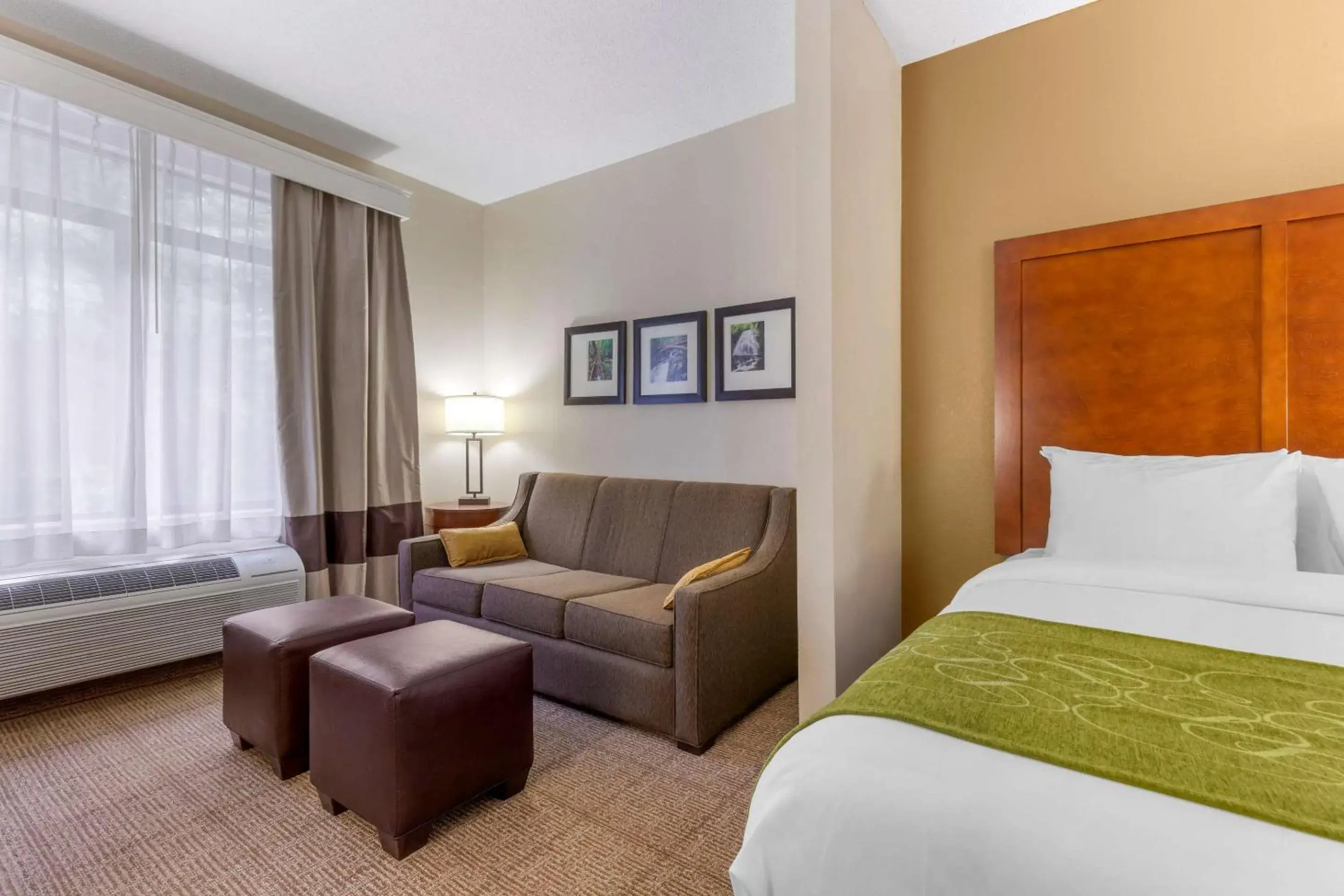 Bedroom, Bed in Comfort Suites Boone - University Area Bedroom, Bed in Comfort Suites Boone - University Area