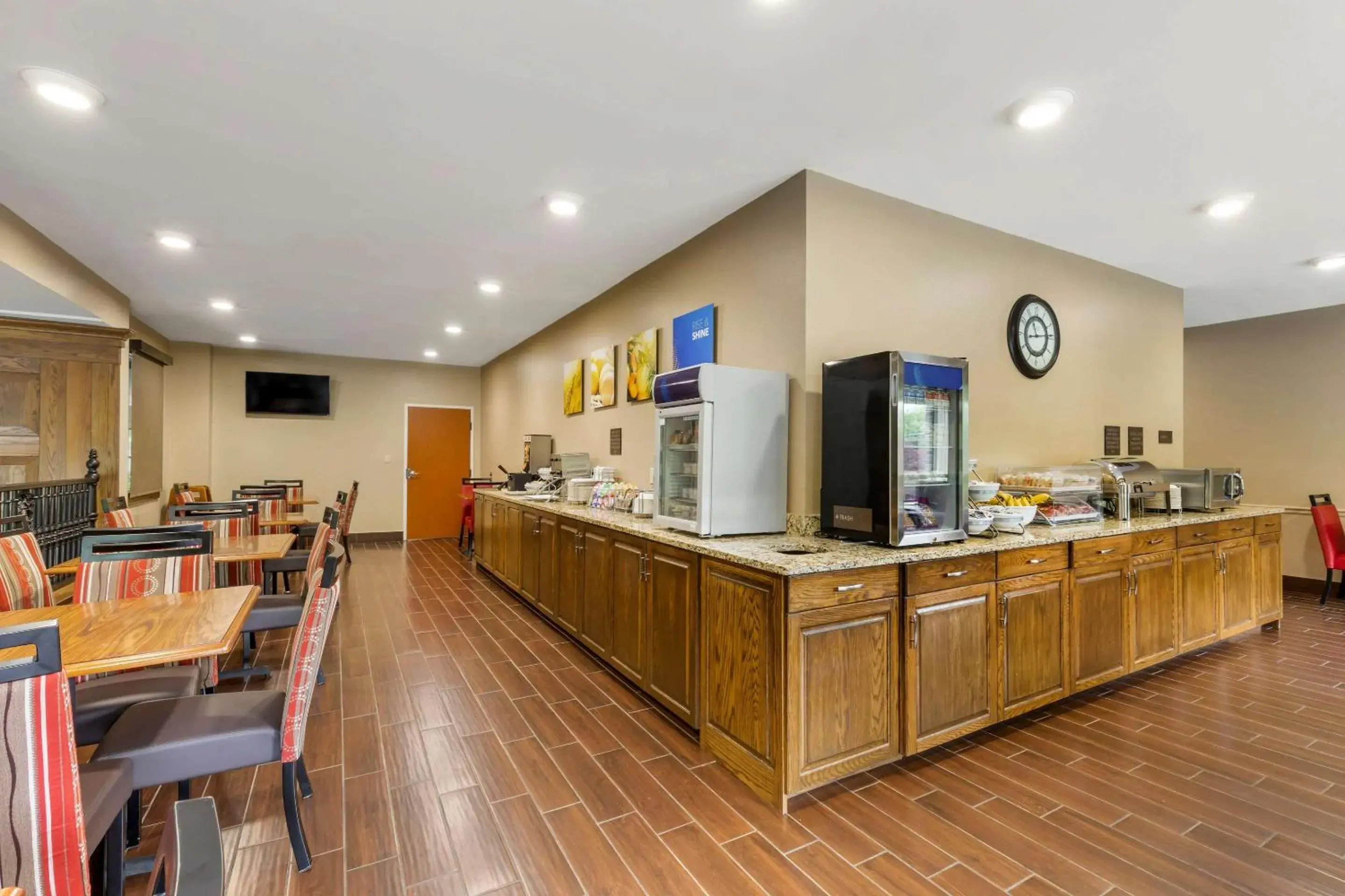 Breakfast in Comfort Suites Boone - University Area Breakfast in Comfort Suites Boone - University Area