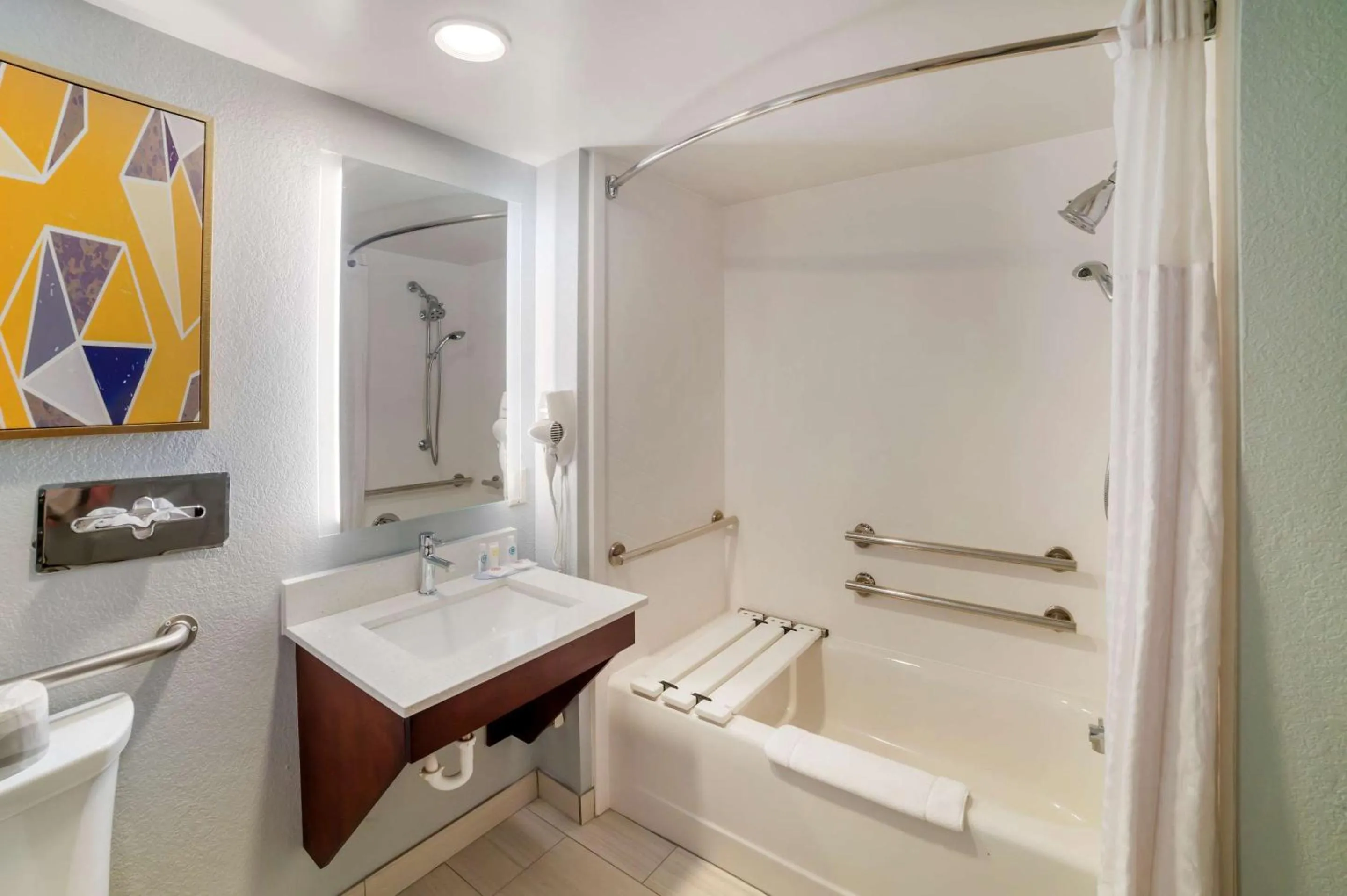 Bedroom in Comfort Inn Asheville Airport