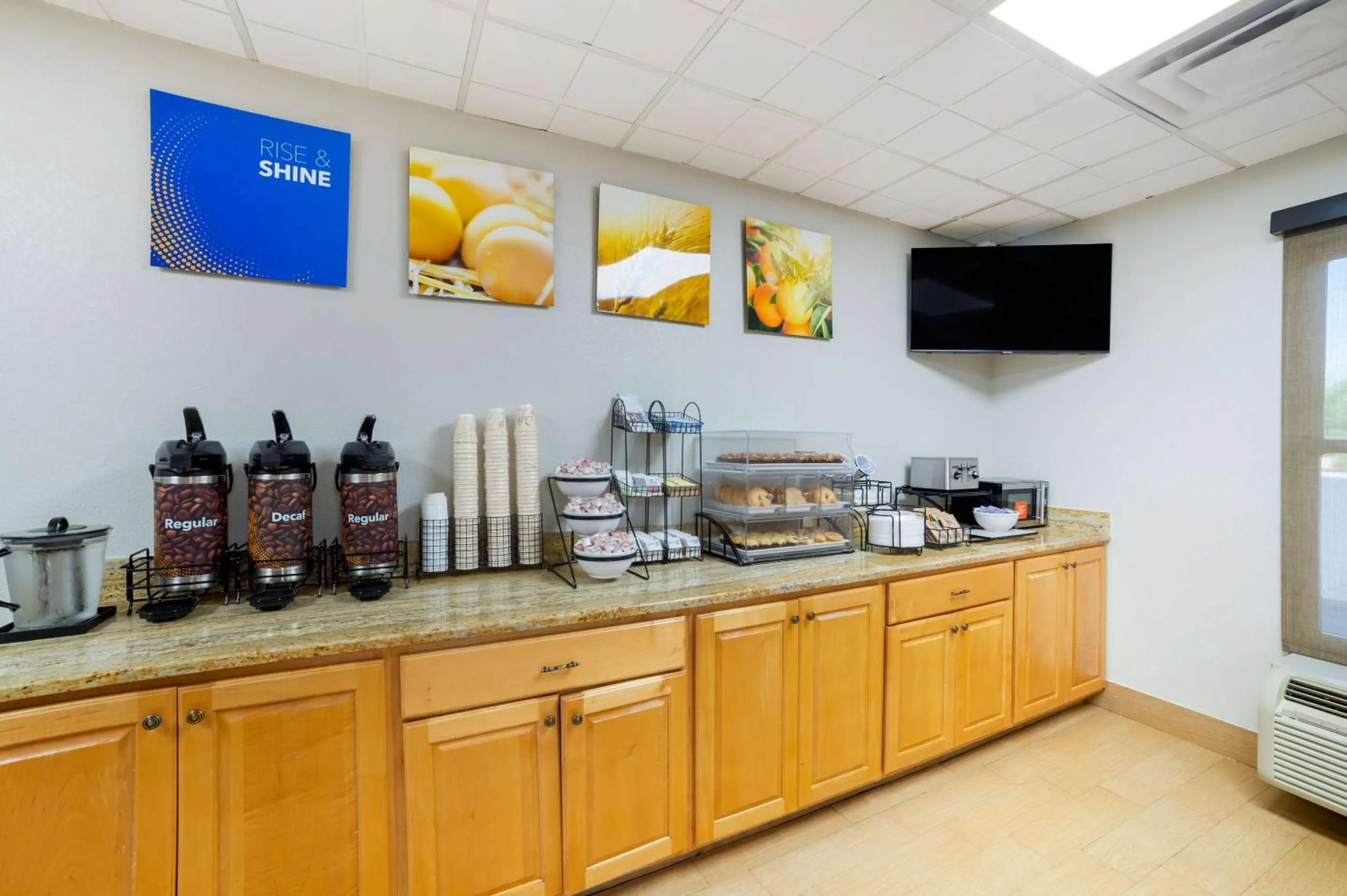 Breakfast in Comfort Inn Asheville Airport