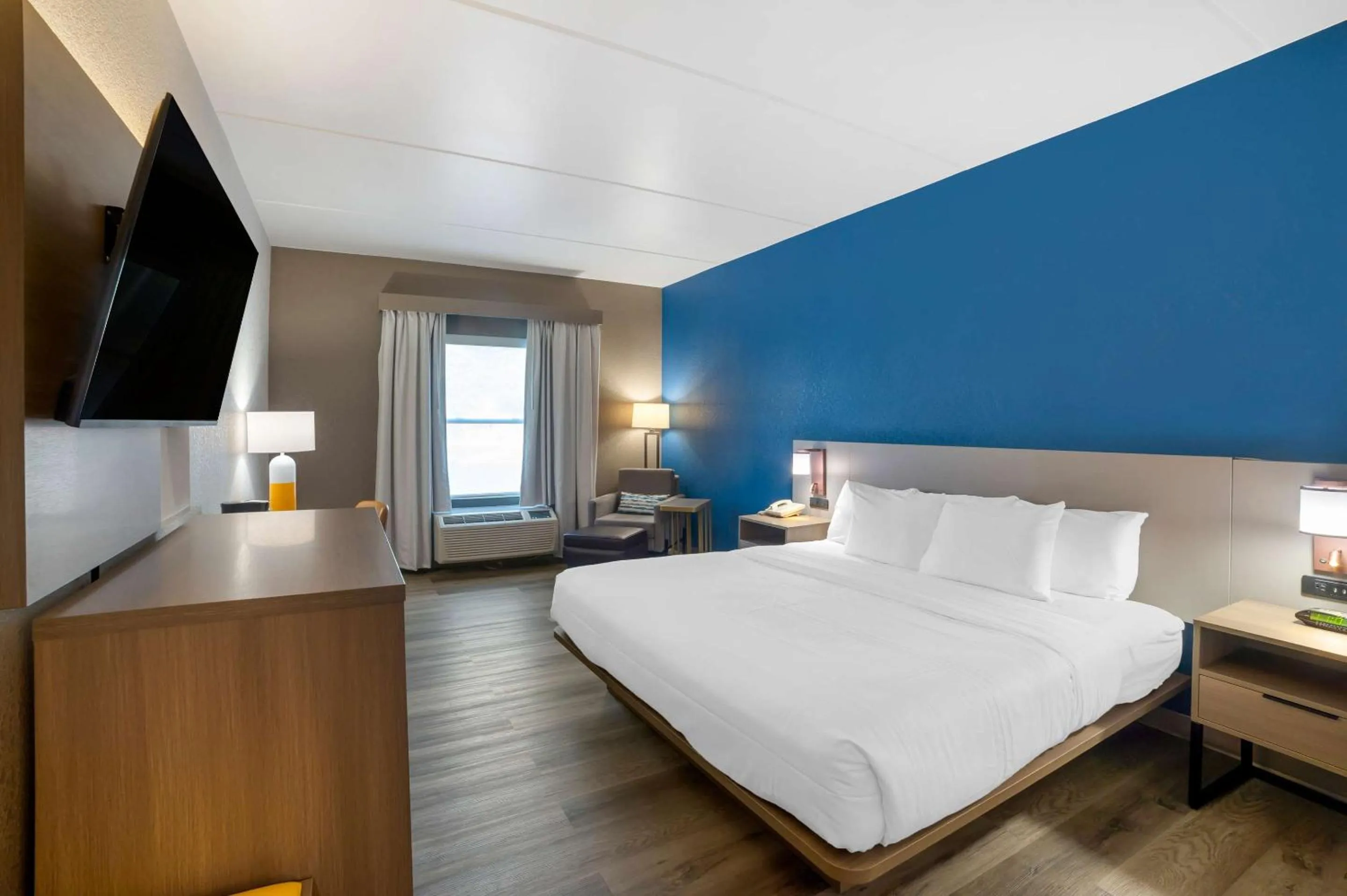 Bedroom, Bed in Comfort Inn Asheville Airport