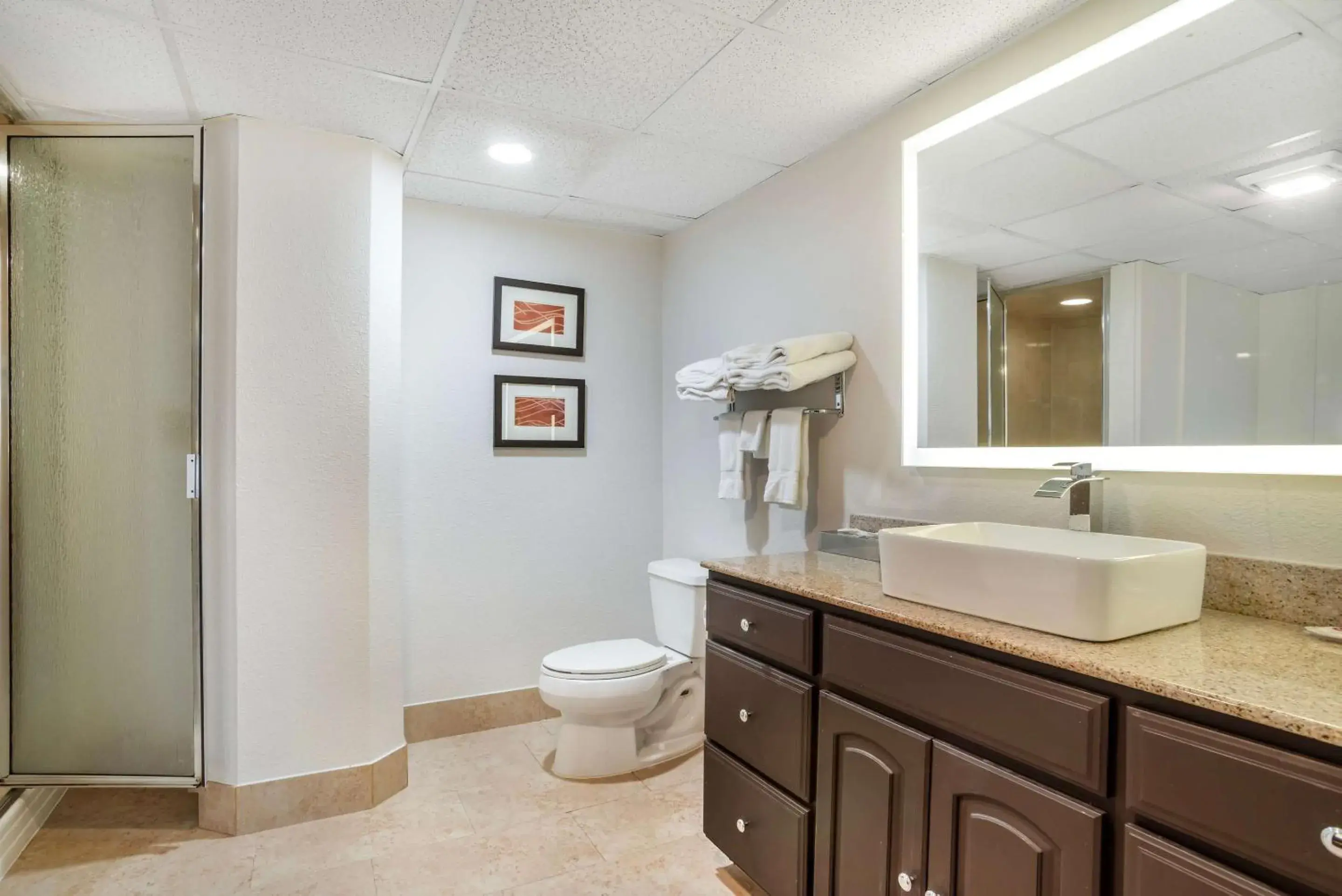 Bedroom in Comfort Inn & Suites Lake Norman Bedroom in Comfort Inn & Suites Lake Norman