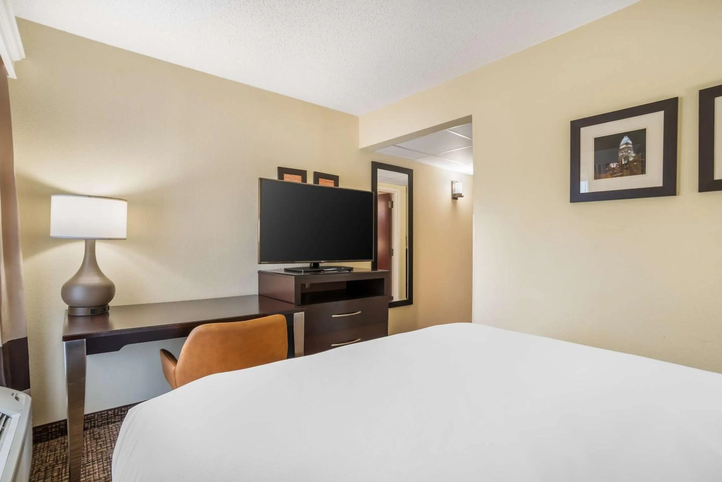 Bedroom, Bed in Comfort Inn & Suites Lake Norman