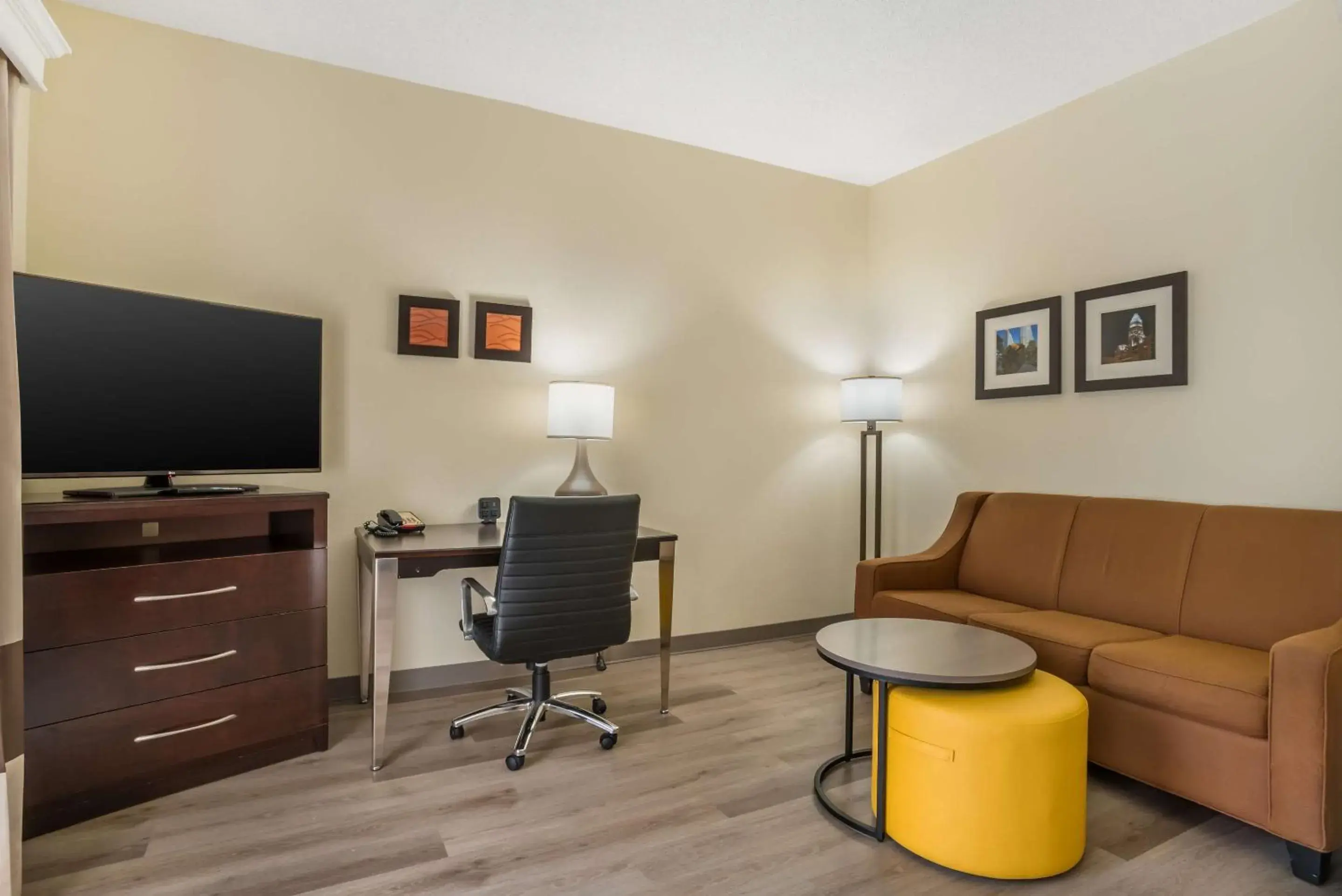 Bedroom in Comfort Inn & Suites Lake Norman Bedroom in Comfort Inn & Suites Lake Norman