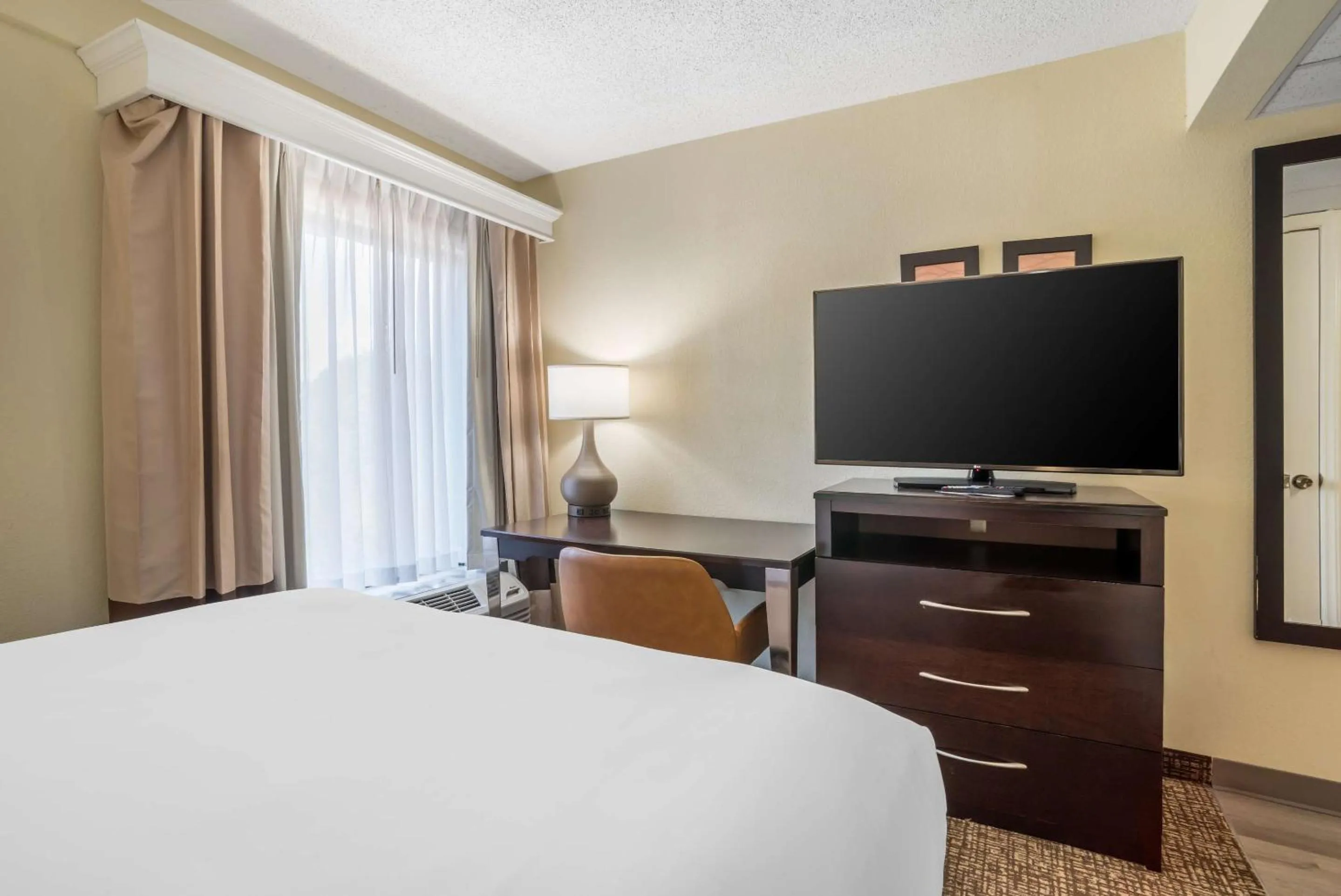 Bedroom, Bed in Comfort Inn & Suites Lake Norman