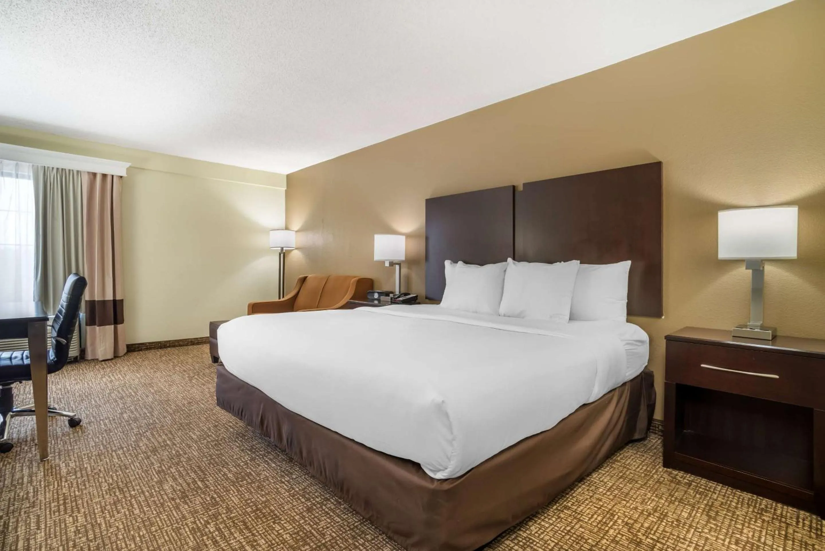 Bedroom, Bed in Comfort Inn & Suites Lake Norman