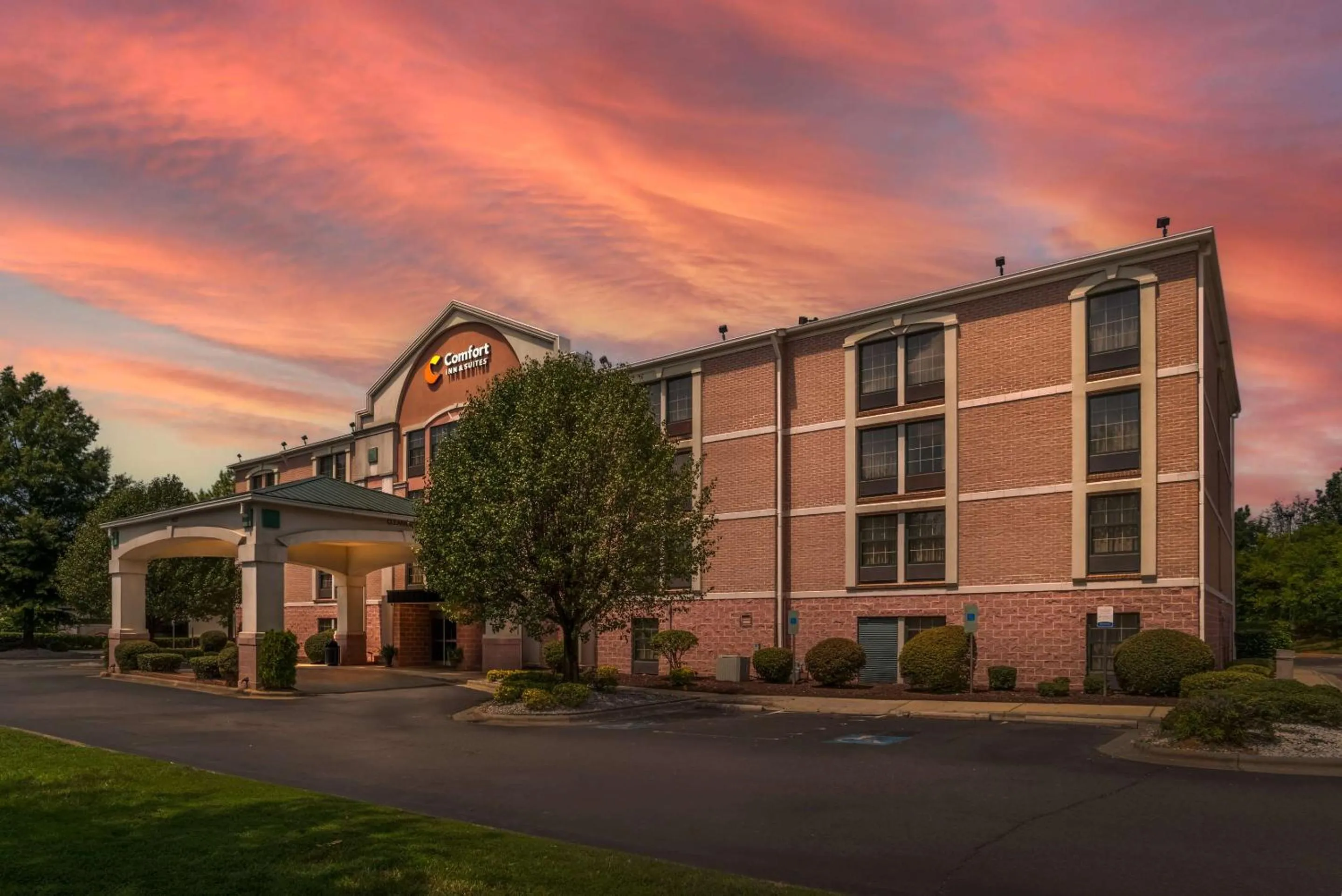 Property building in Comfort Inn & Suites Lake Norman