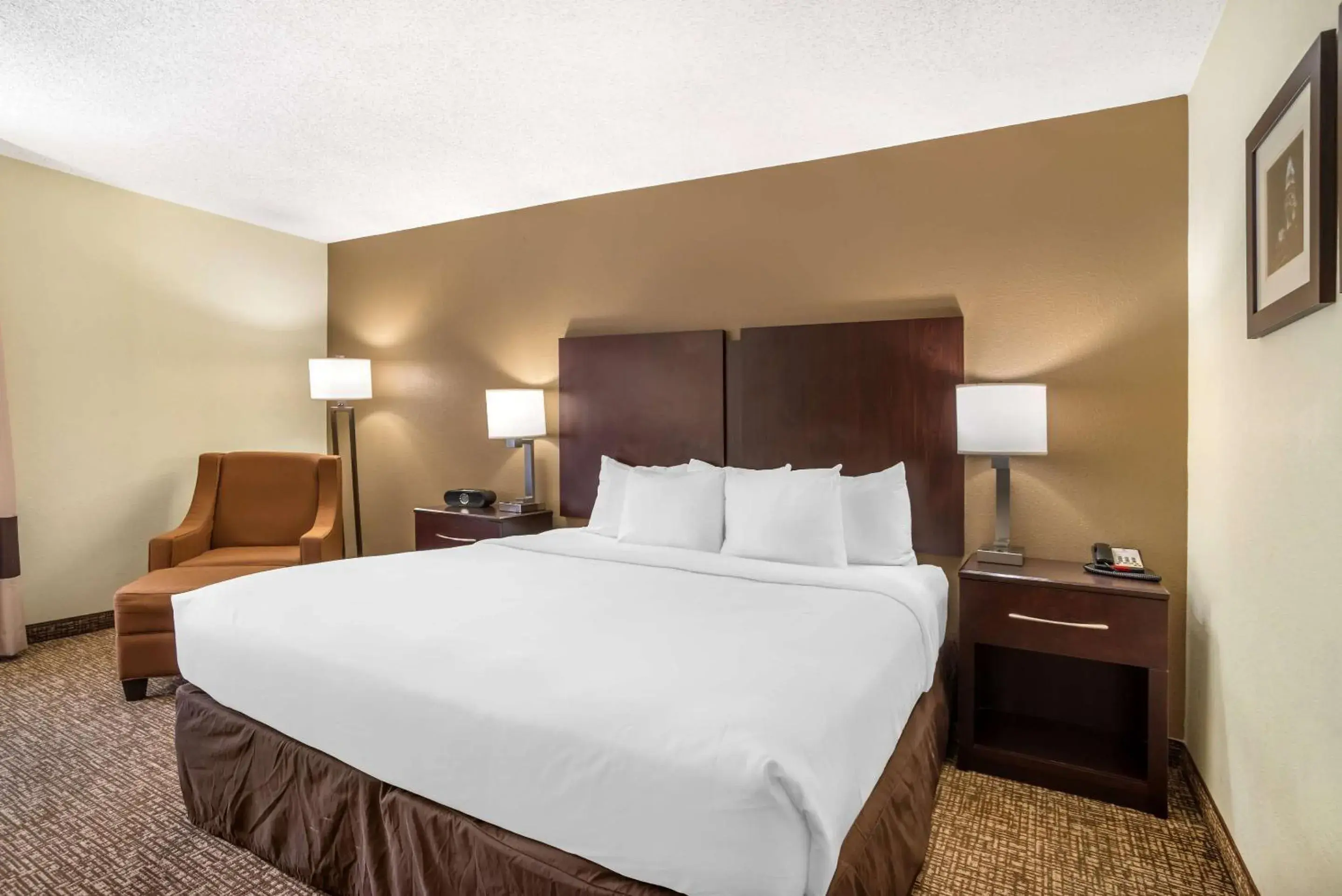 Bedroom, Bed in Comfort Inn & Suites Lake Norman Bedroom, Bed in Comfort Inn & Suites Lake Norman