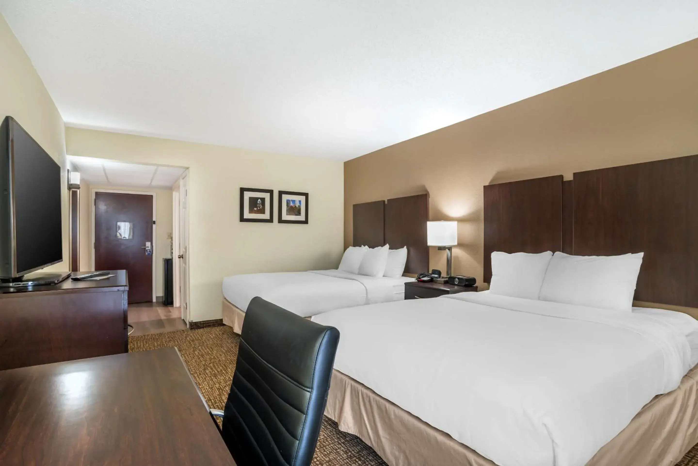 Queen Room with Two Queen Beds - Non-Smoking in Comfort Inn & Suites Lake Norman Queen Room with Two Queen Beds - Non-Smoking in Comfort Inn & Suites Lake Norman