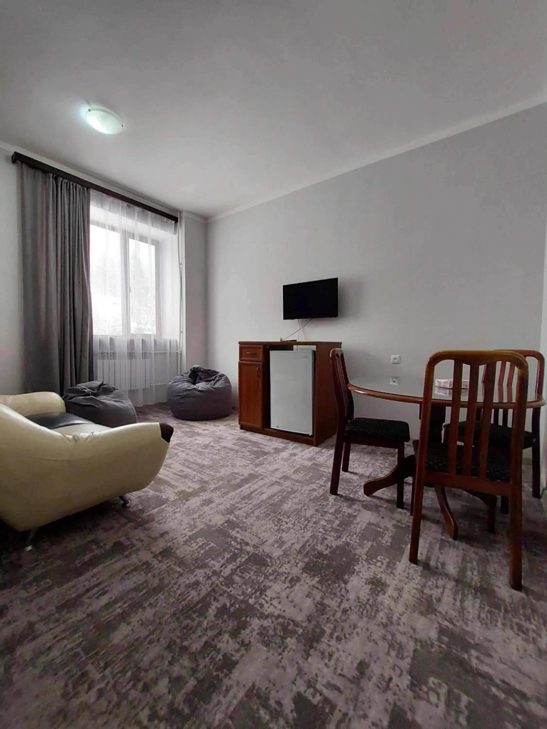 Deluxe Triple Room in University Hotel Tsakhkadzor Deluxe Triple Room in University Hotel Tsakhkadzor