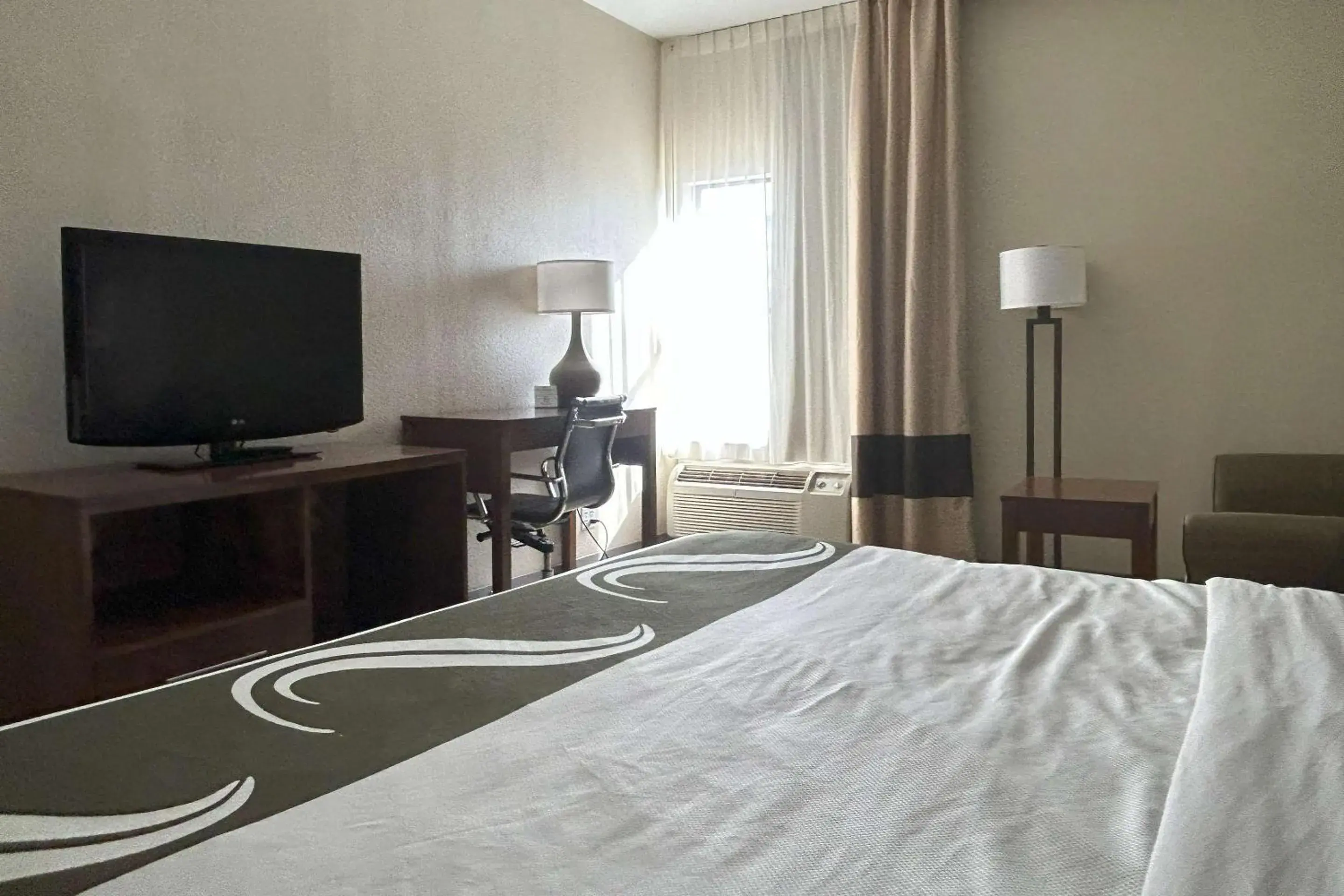 Bedroom, Bed in Quality Inn & Suites Tarboro - Kingsboro Bedroom, Bed in Quality Inn & Suites Tarboro - Kingsboro