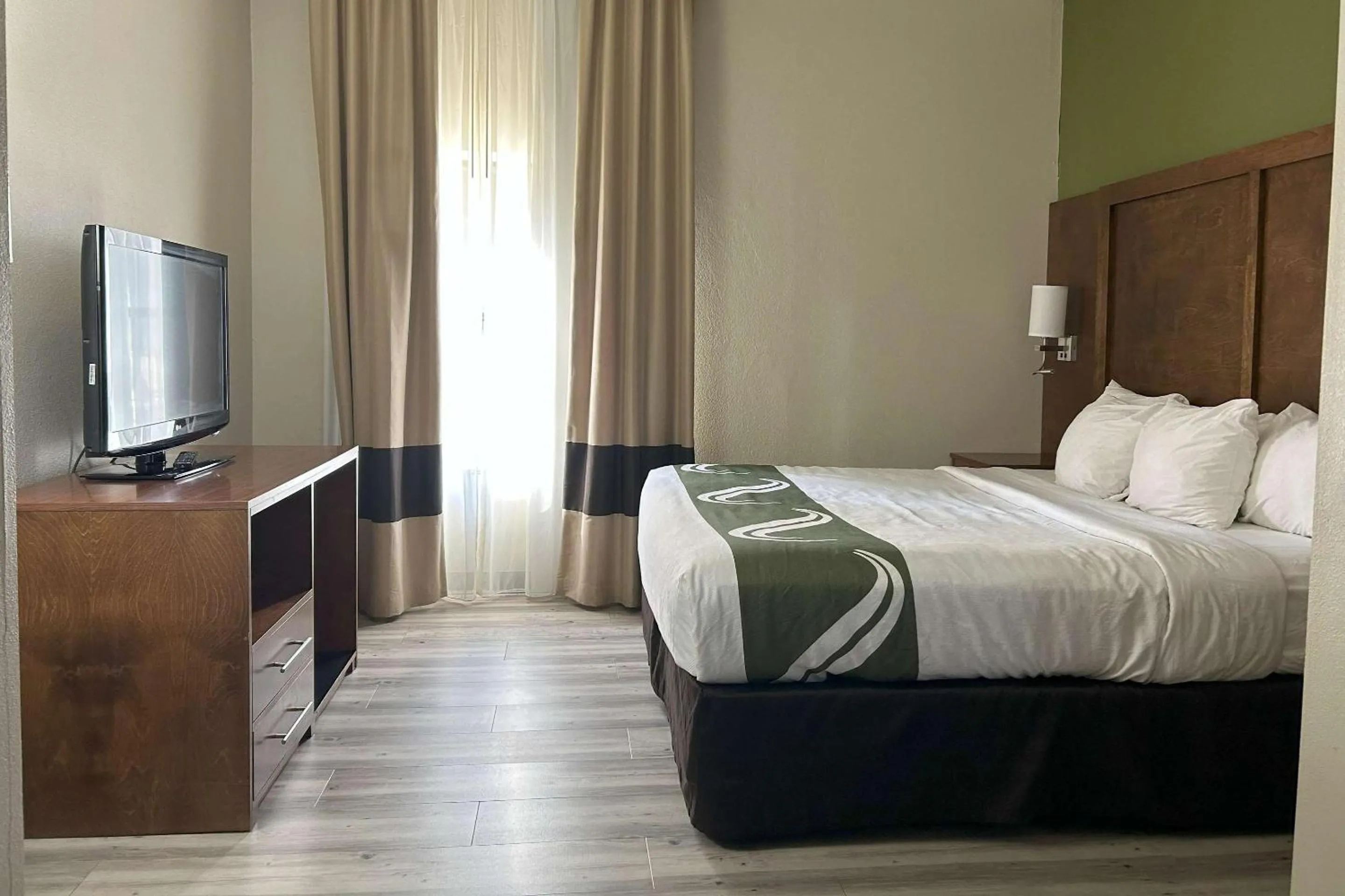 Bedroom, Bed in Quality Inn & Suites Tarboro - Kingsboro