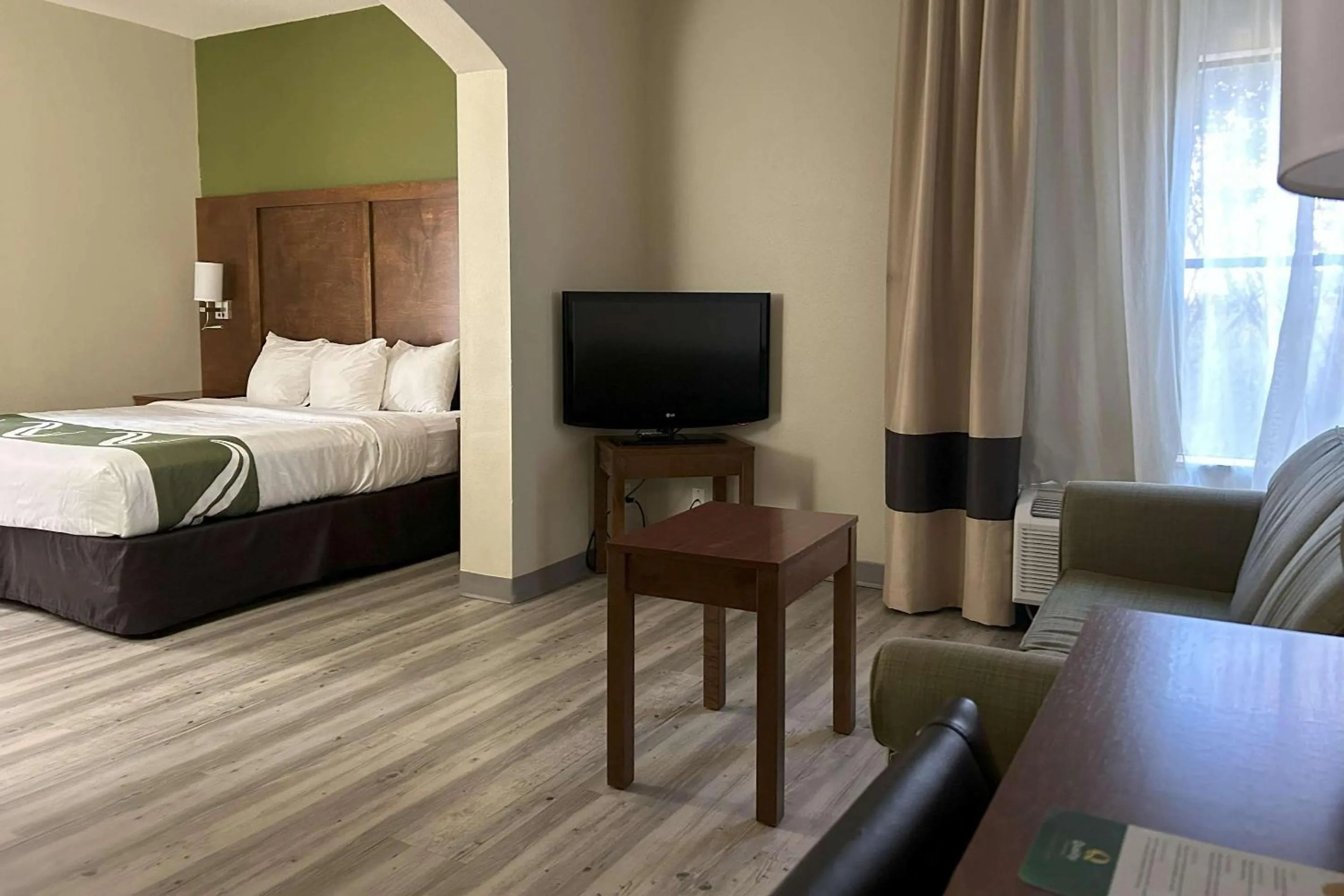 Bedroom, Bed in Quality Inn & Suites Tarboro - Kingsboro