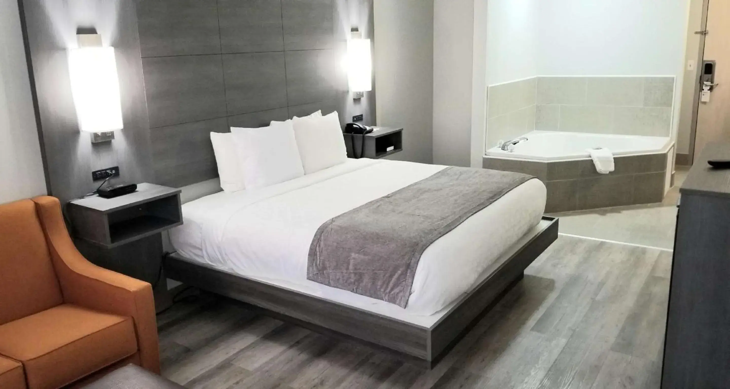 King Room with Whirlpool in Best Western Shallotte / Ocean Isle Beach Hotel King Room with Whirlpool in Best Western Shallotte / Ocean Isle Beach Hotel