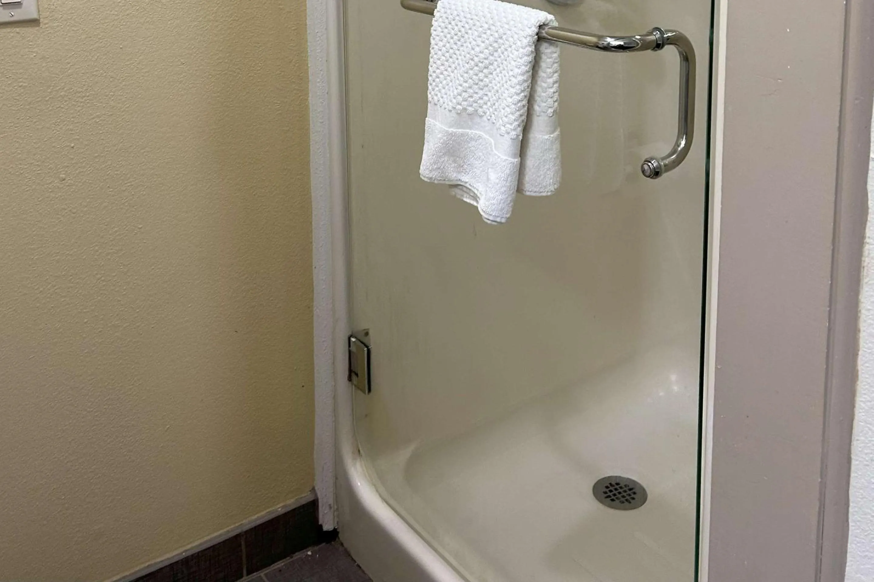 Bedroom in Sleep Inn Wilson near I-95